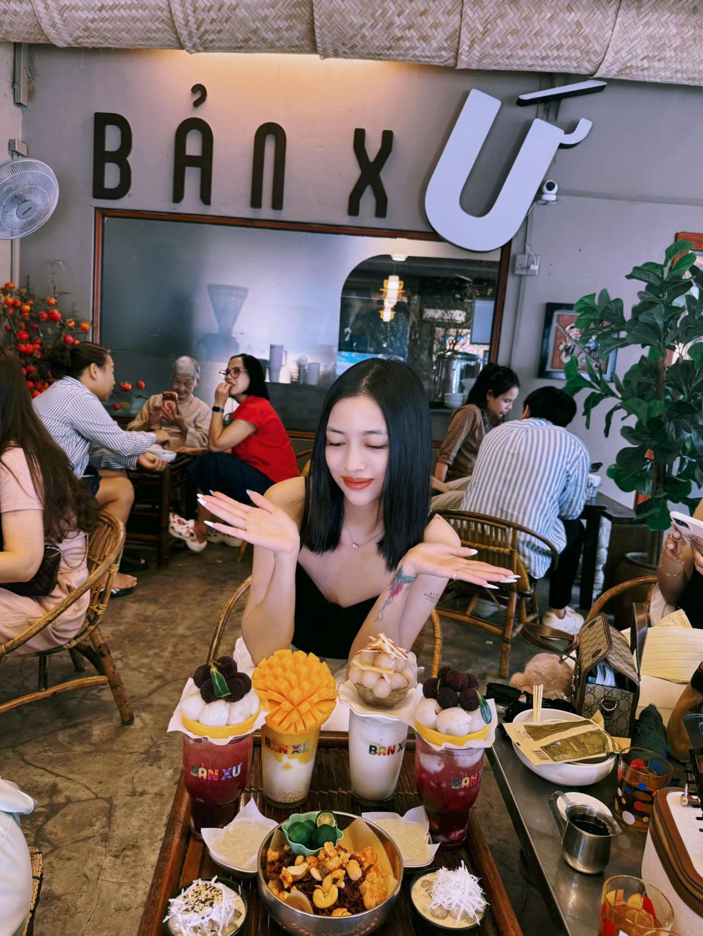 @Phương H&agrave; 👅