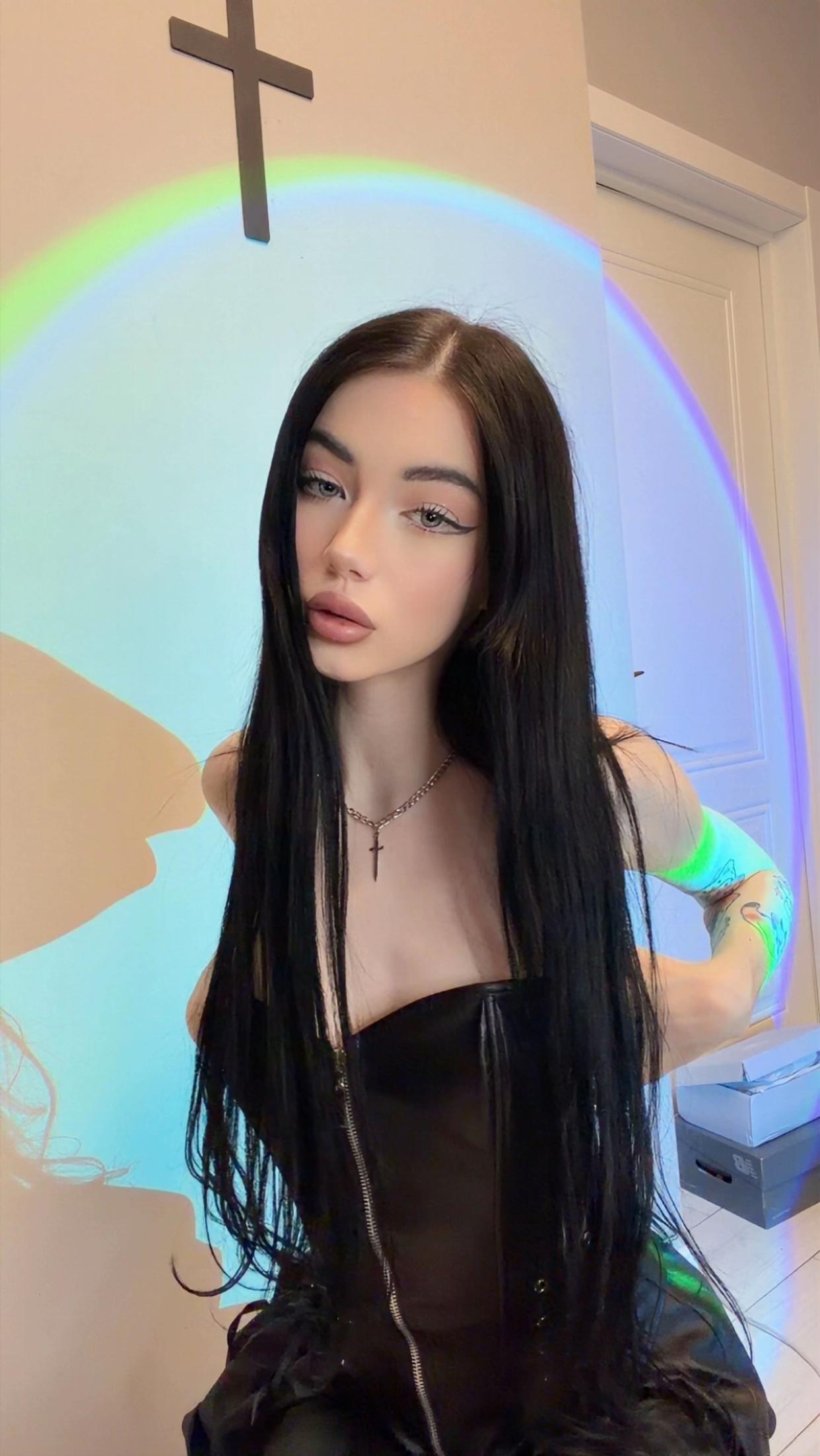@mia_gothgirl