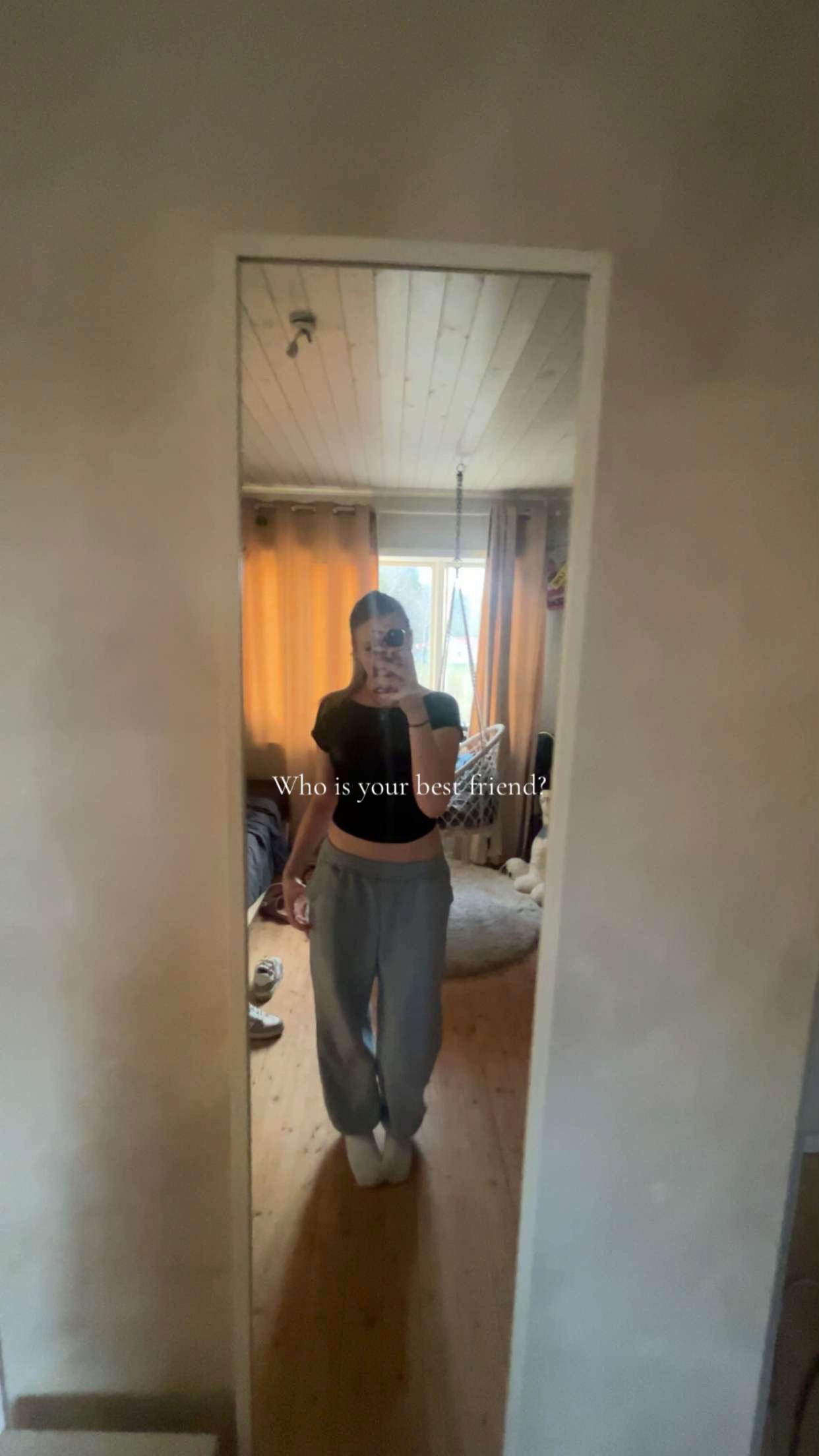 @𝒞𝒽𝒶𝓇.