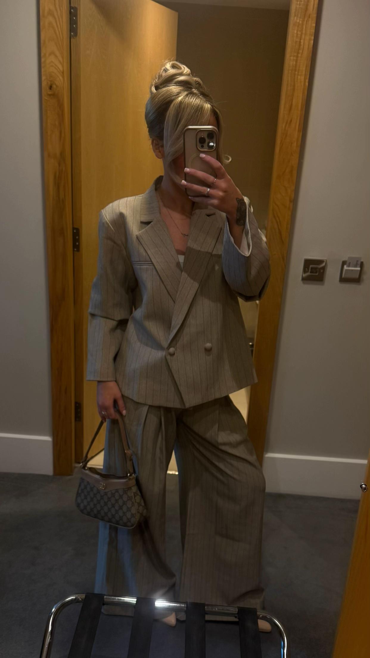 @Livvyholden