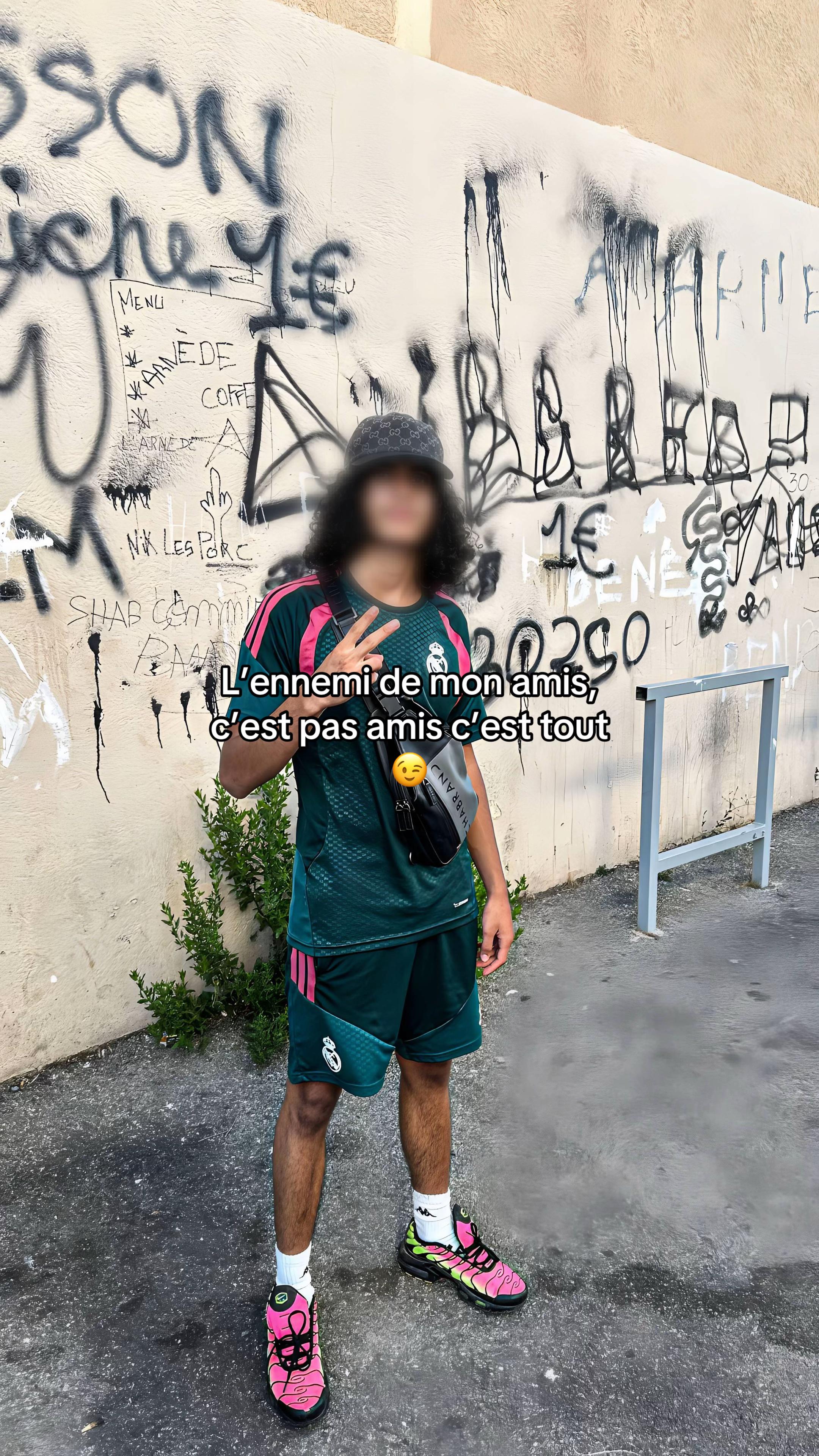 @👤