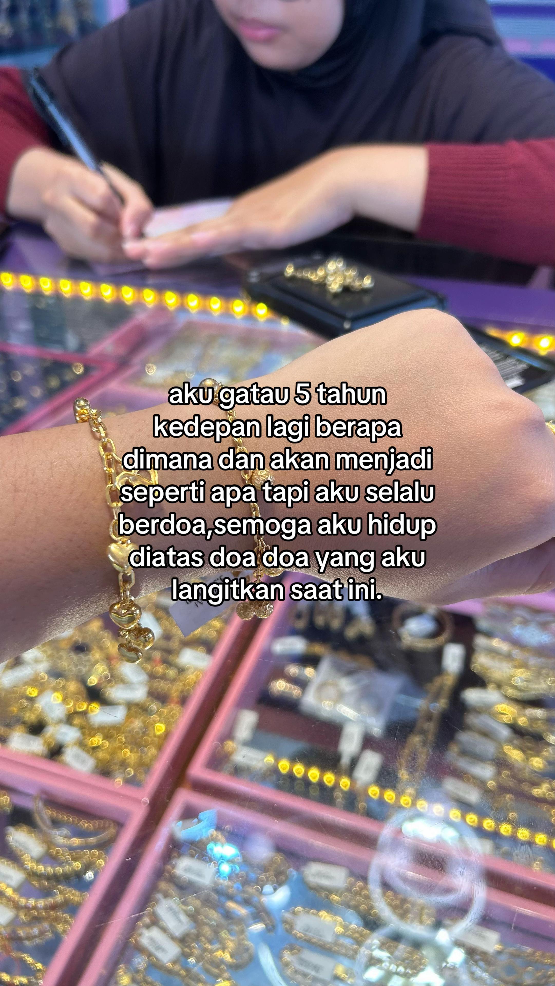 @hestore.id04