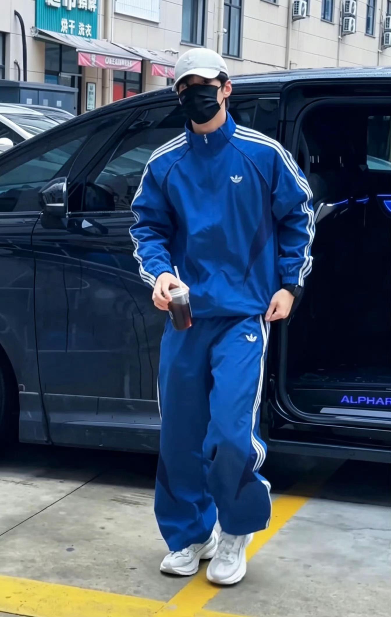 @🦈何与💙HEYU🦈