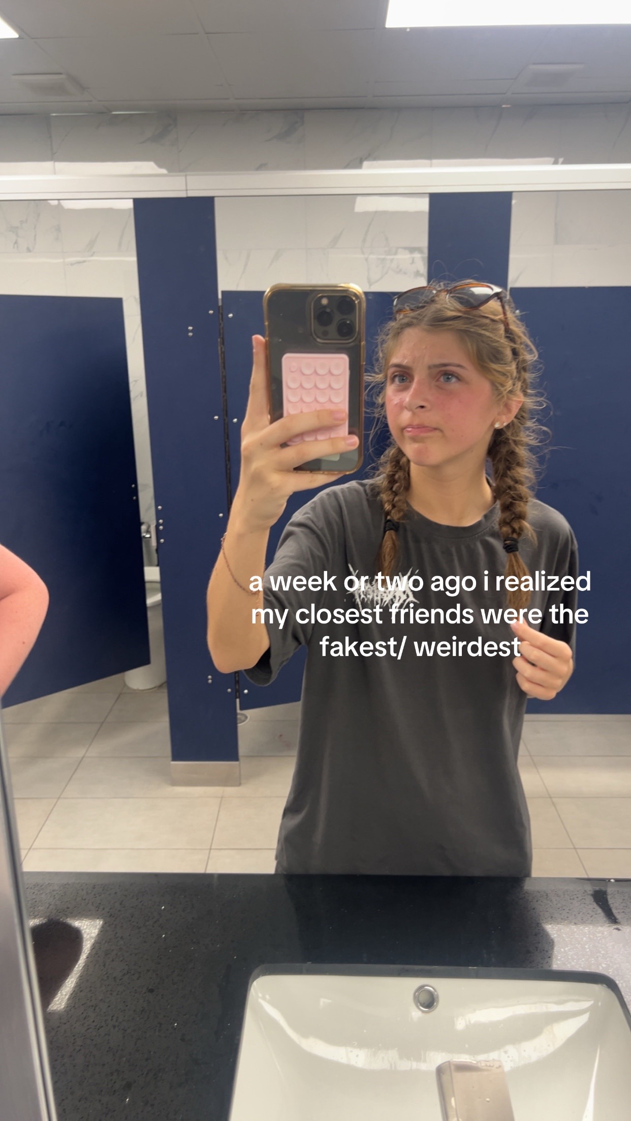 @￶　 　  ️