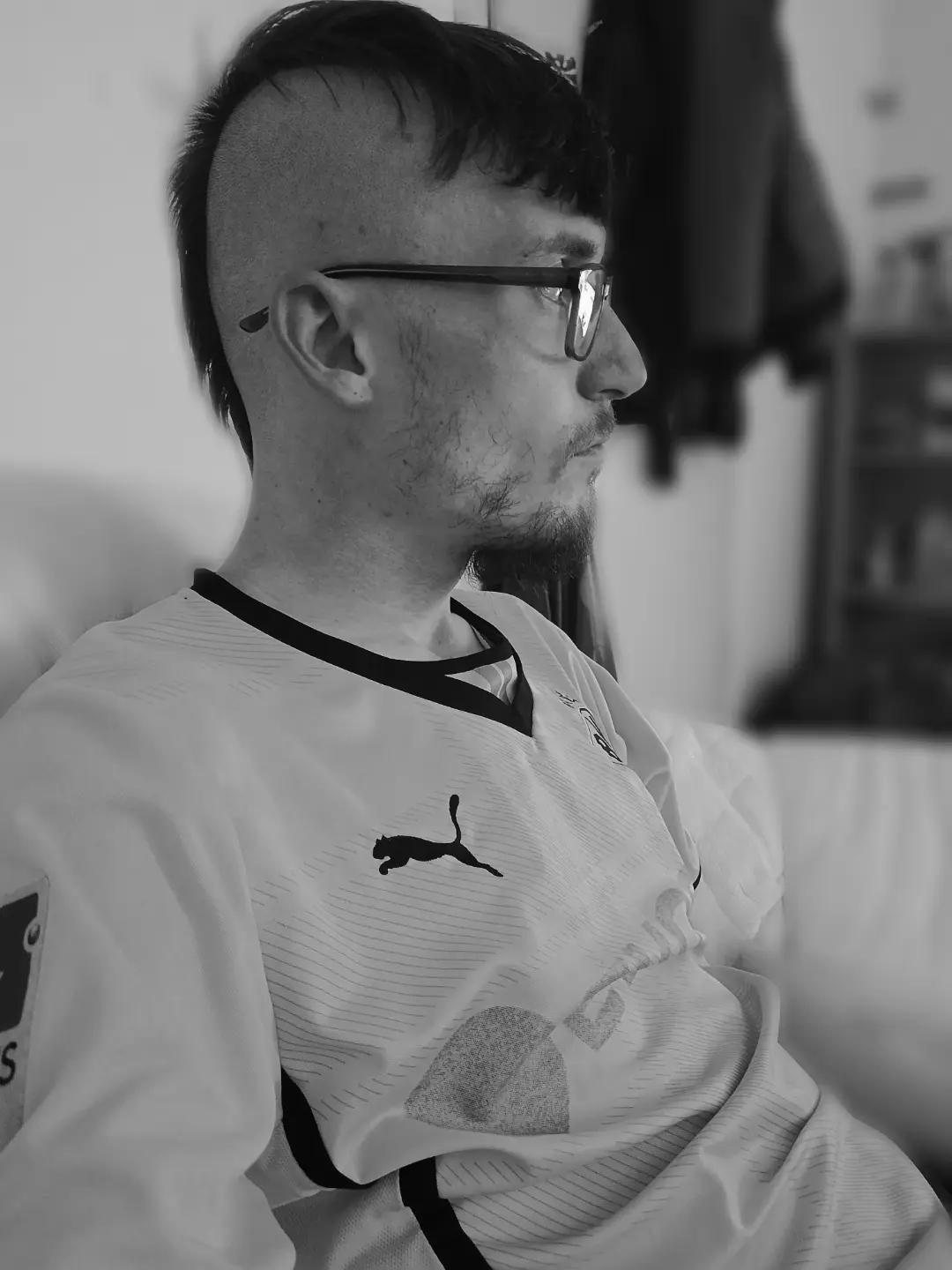 @Henne.TV