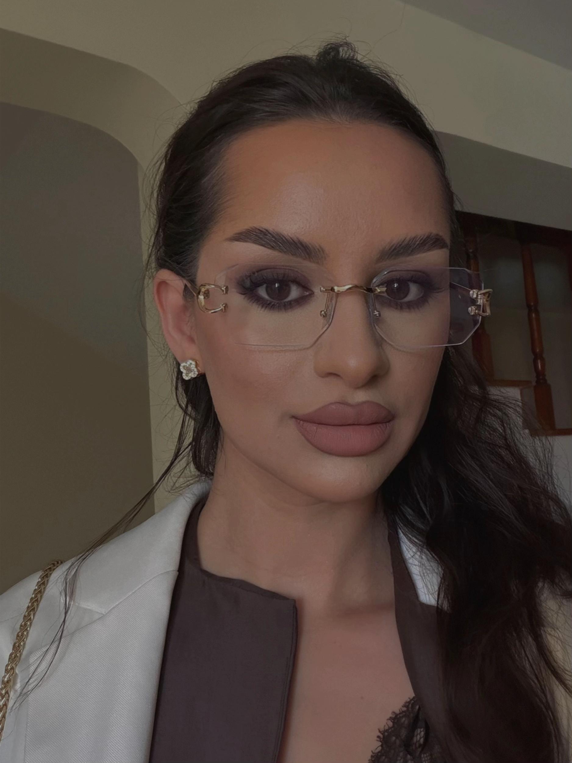 @Elena Ilinca