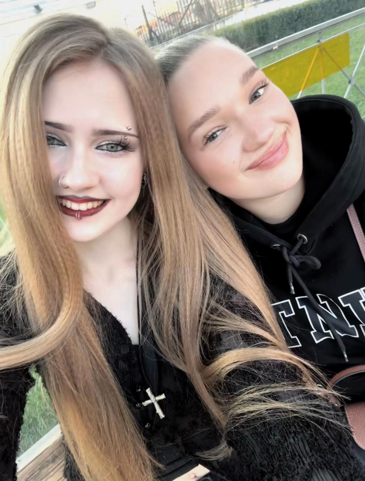 @◤✞ 𝖌𝖗𝖊𝖊𝖓 𝖜𝖔𝖒𝖆𝖓 ✞◥