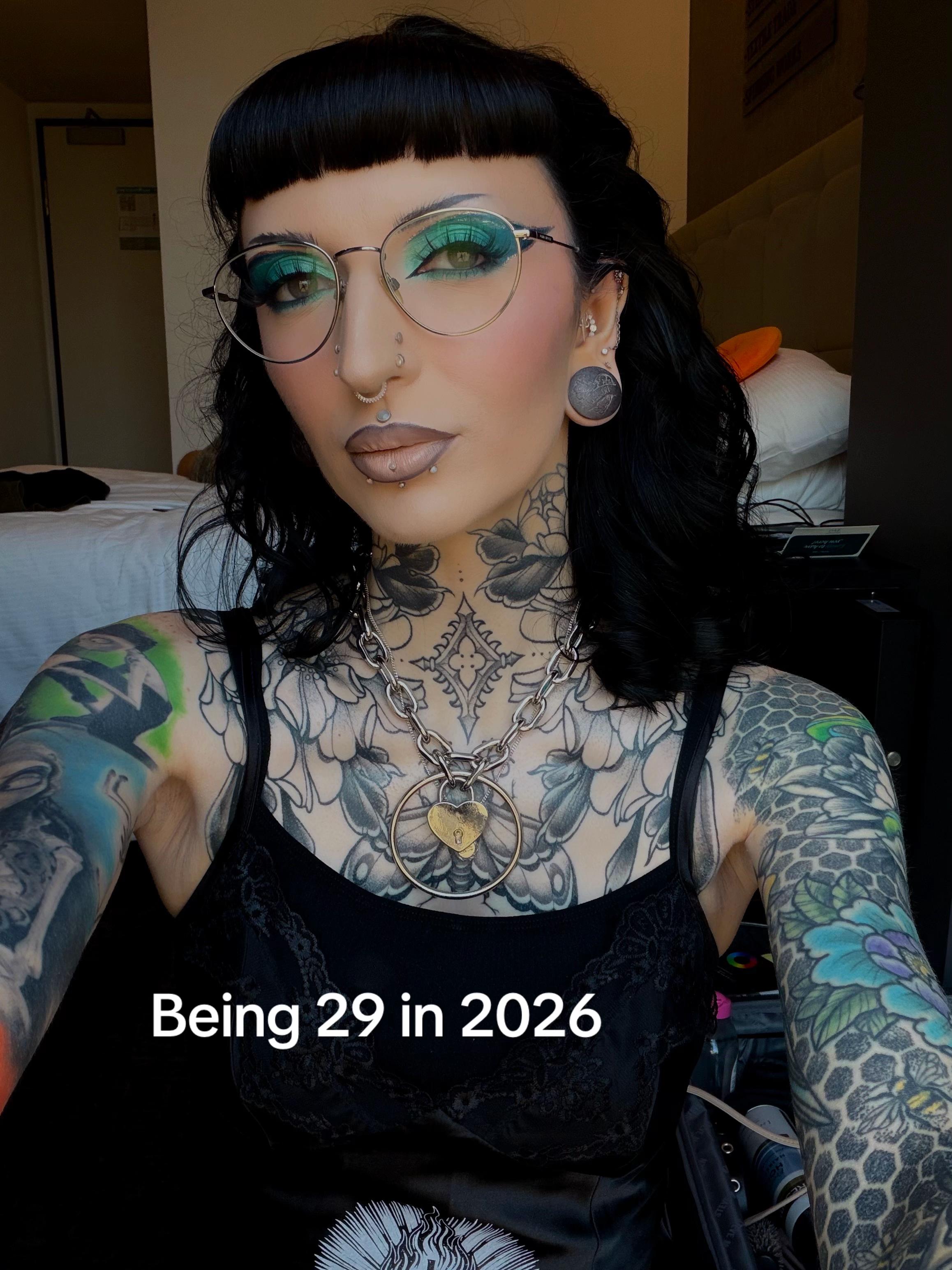 @𝕮𝖍𝖑𝖔𝖊 🖤