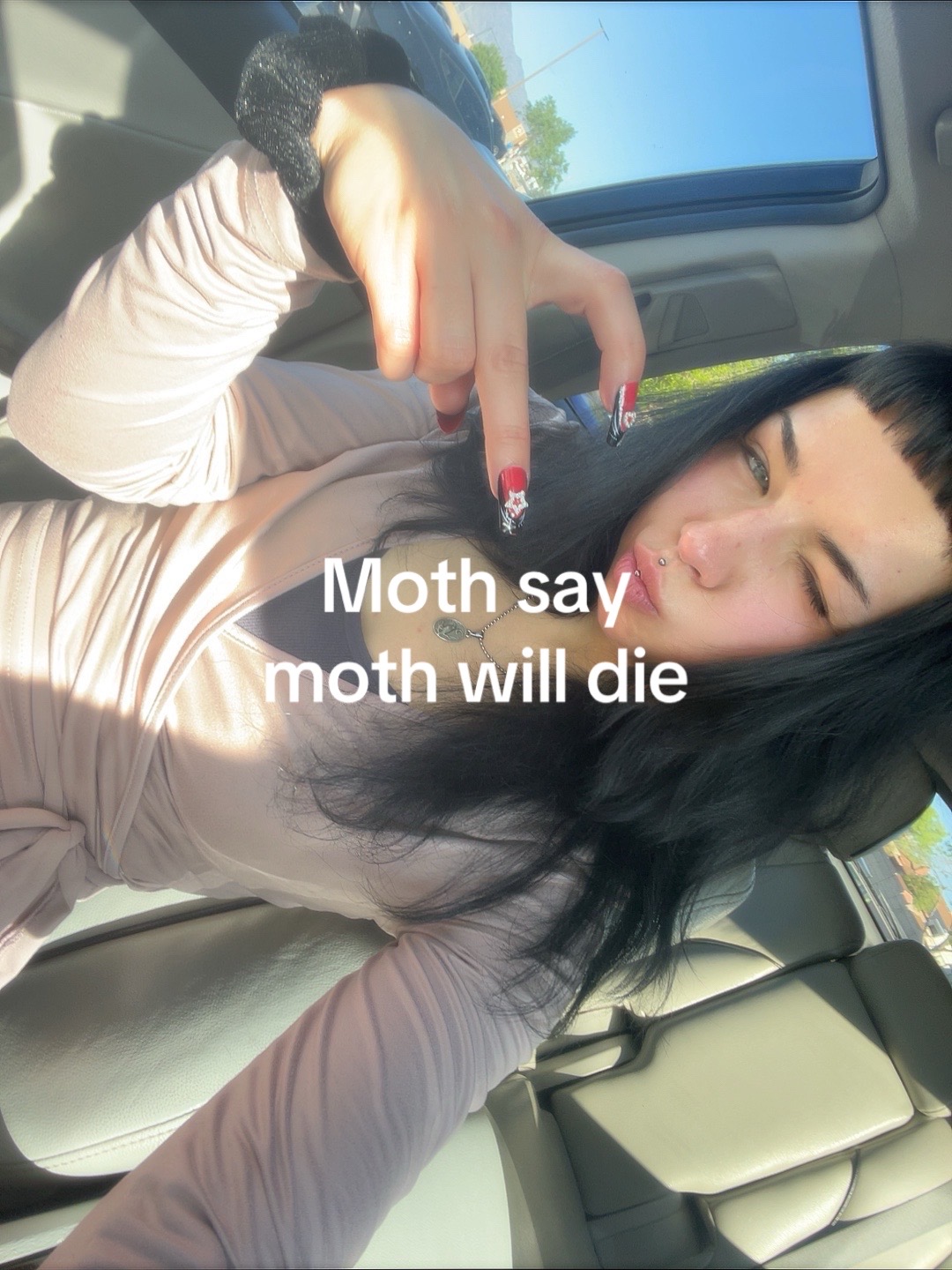 @moth