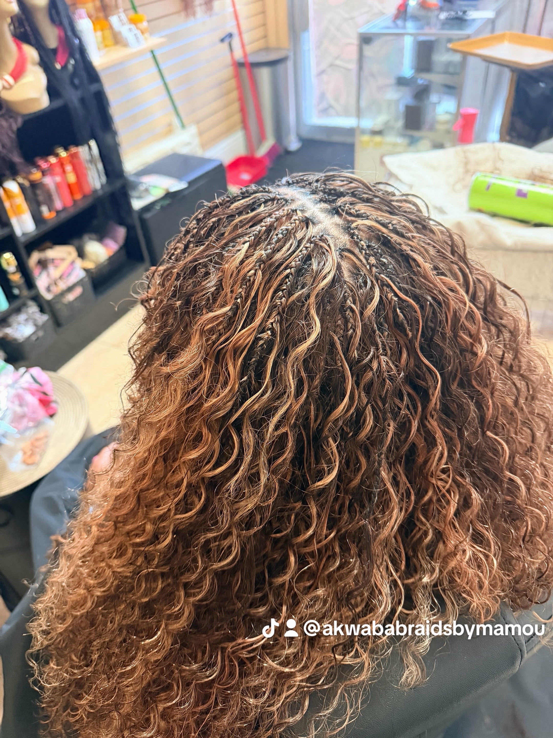 @Akwaba braids by Mamou