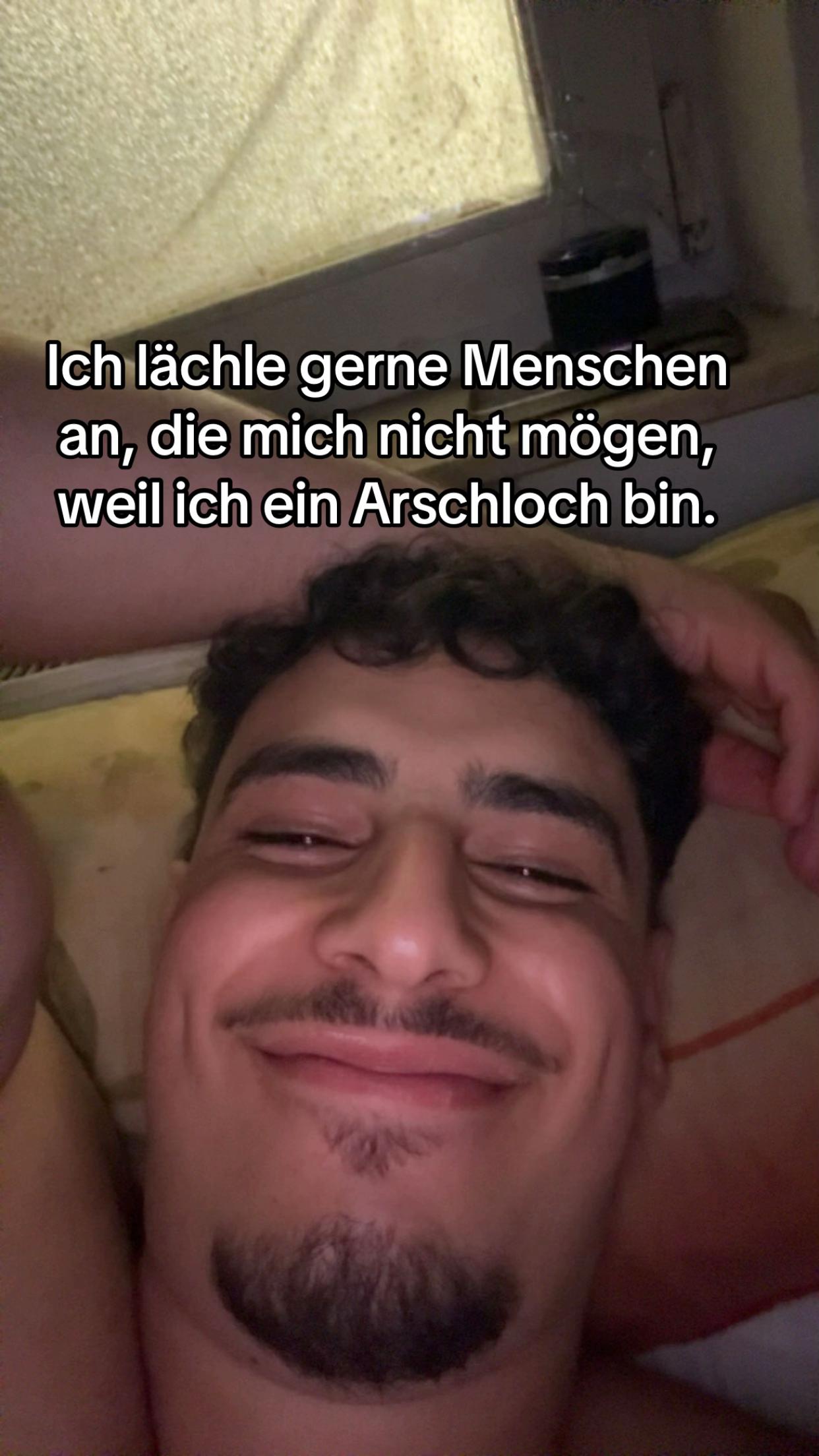 @(MO)