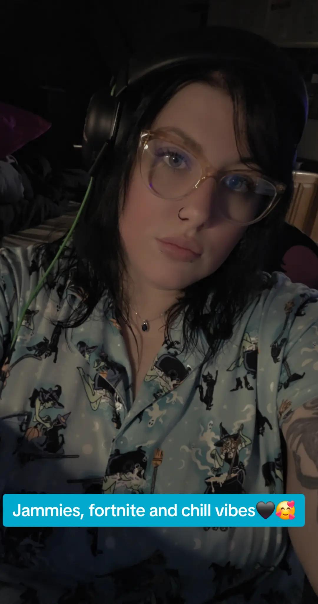 @☠️👻🖤SpookyBabeJade🖤👻💋