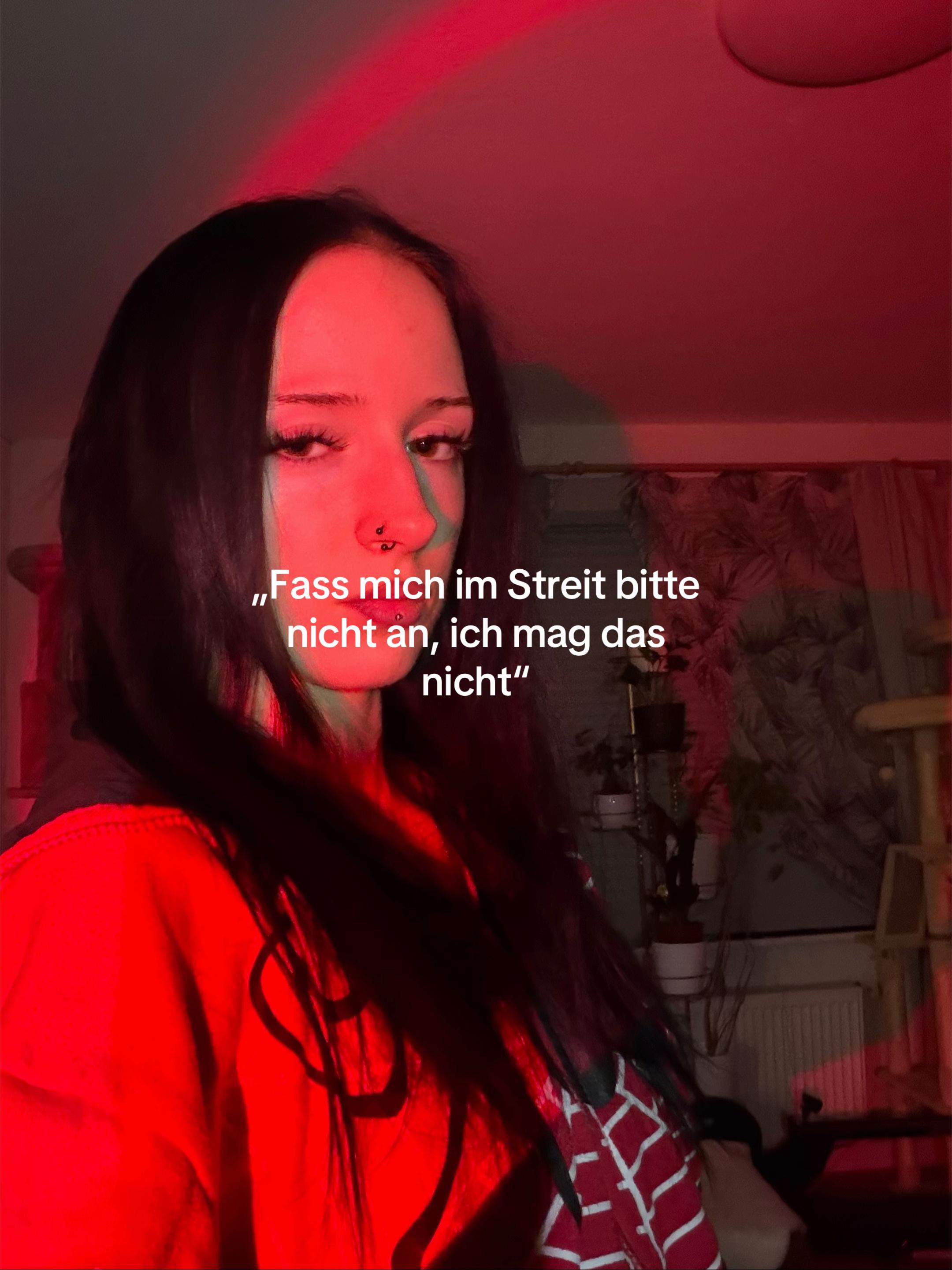 @𖣂