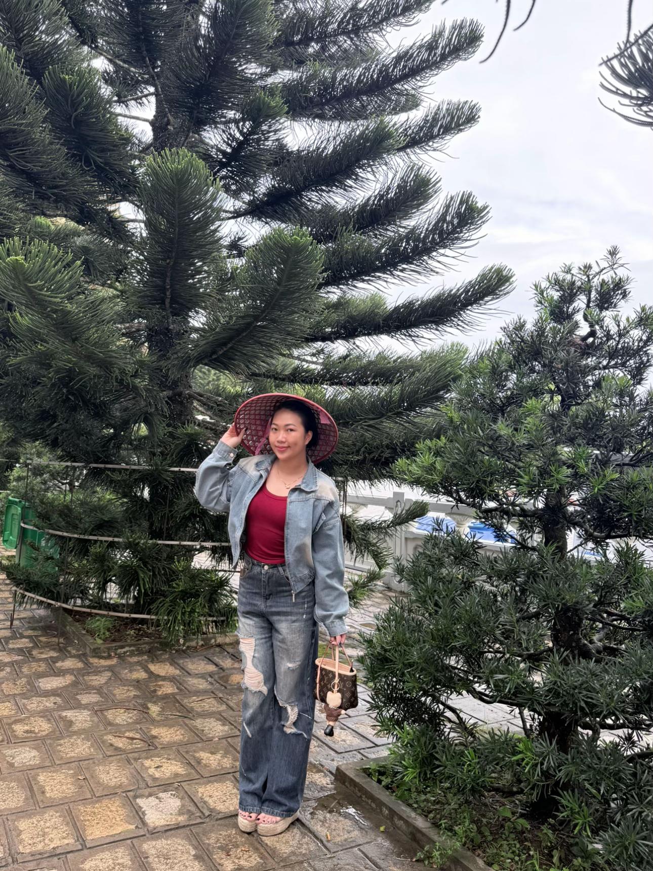 @Bé bán cơm gà 🍗