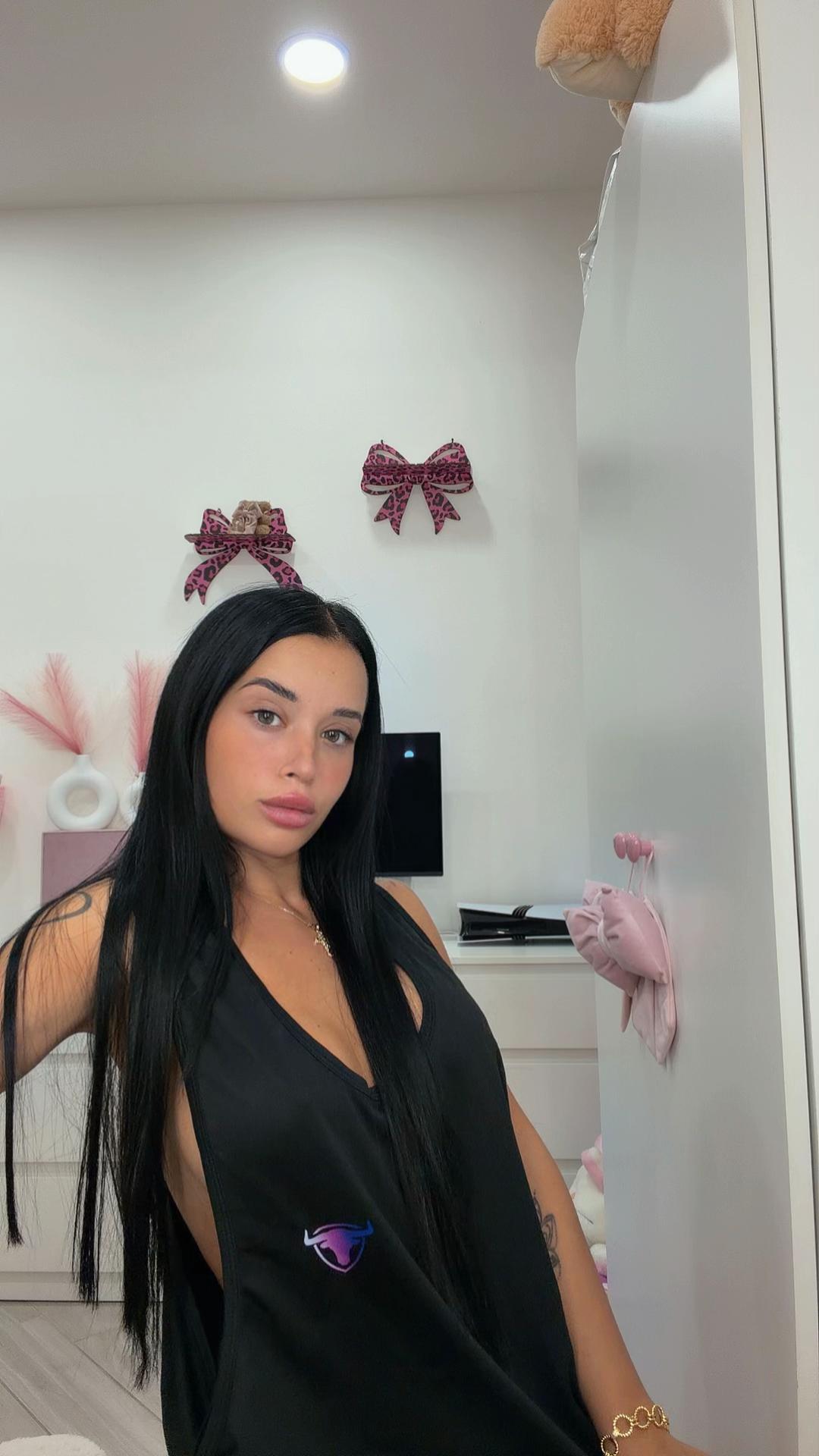 @tonyesara