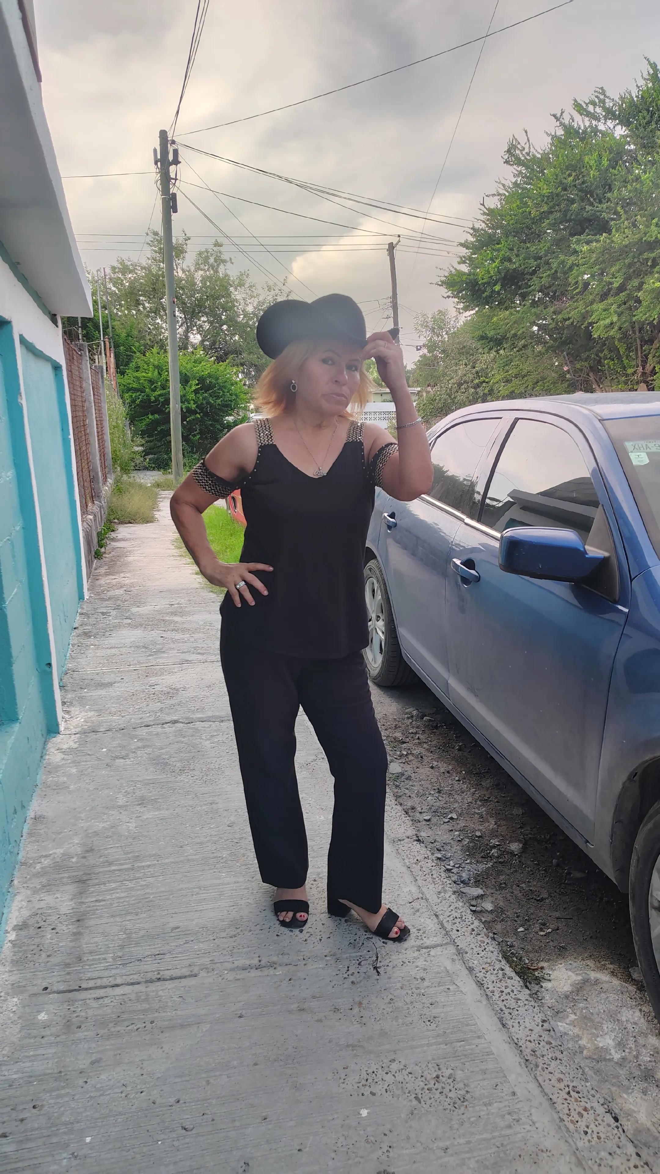 @Leal Sandra