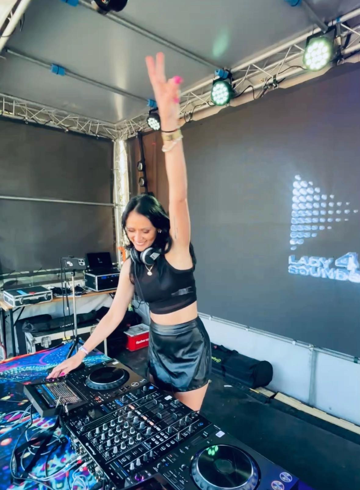 @Lady4Sounds 🎧
