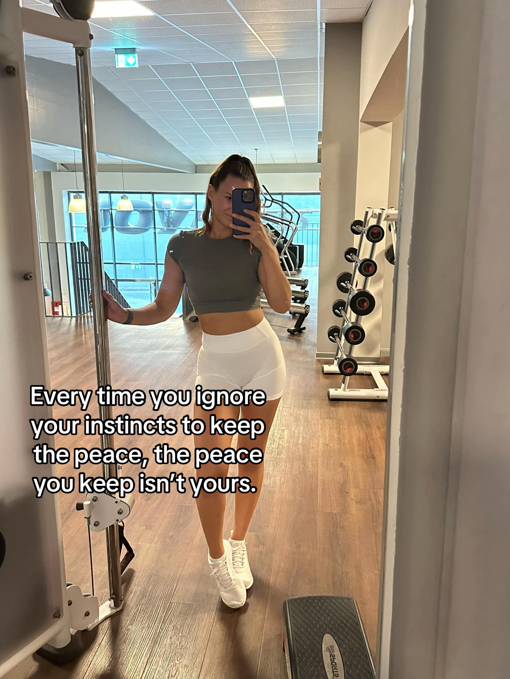 @V A N E S S A 💫
