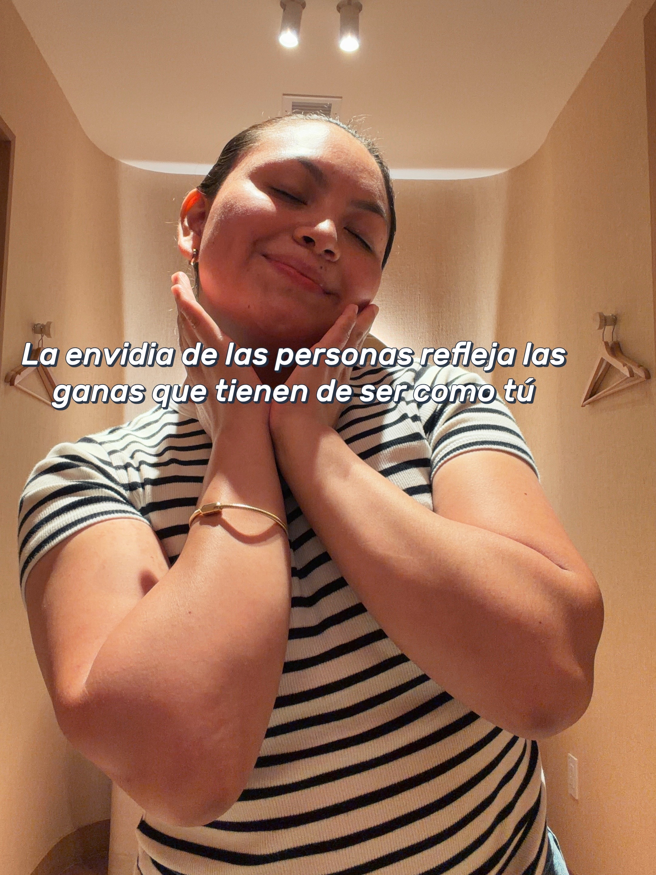 @Camila López 🍓🎧🧡