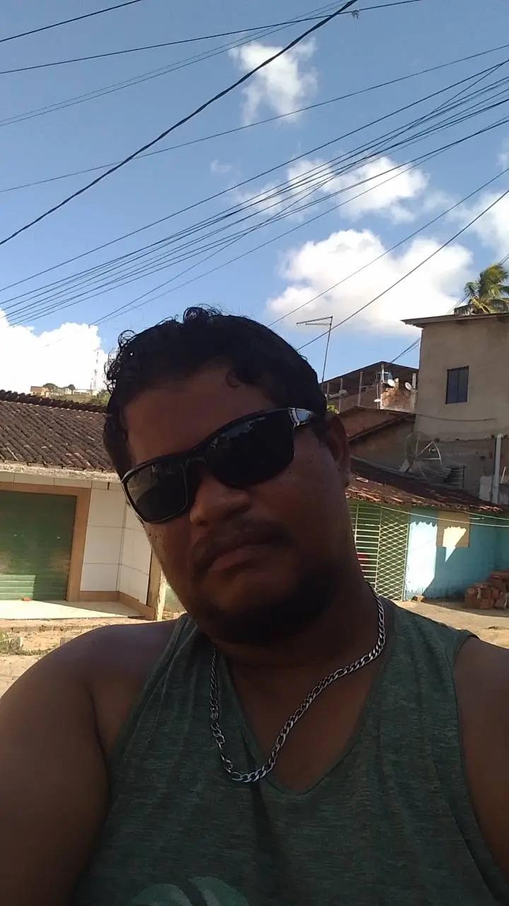 @Adones