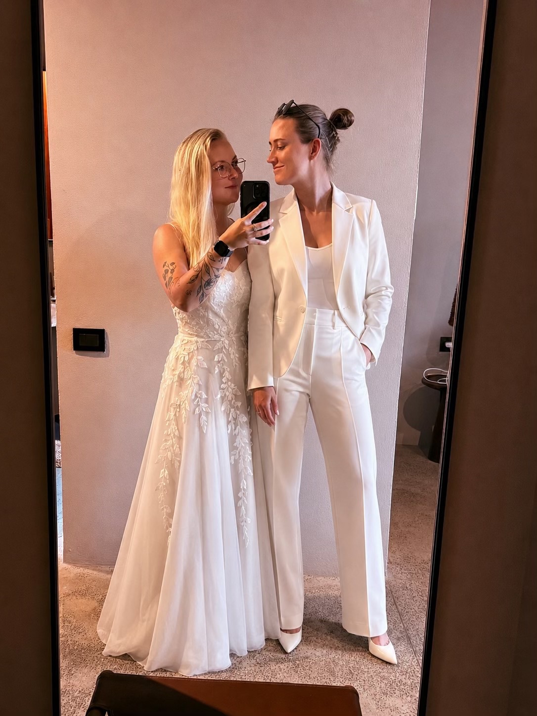 @lisaandlaura