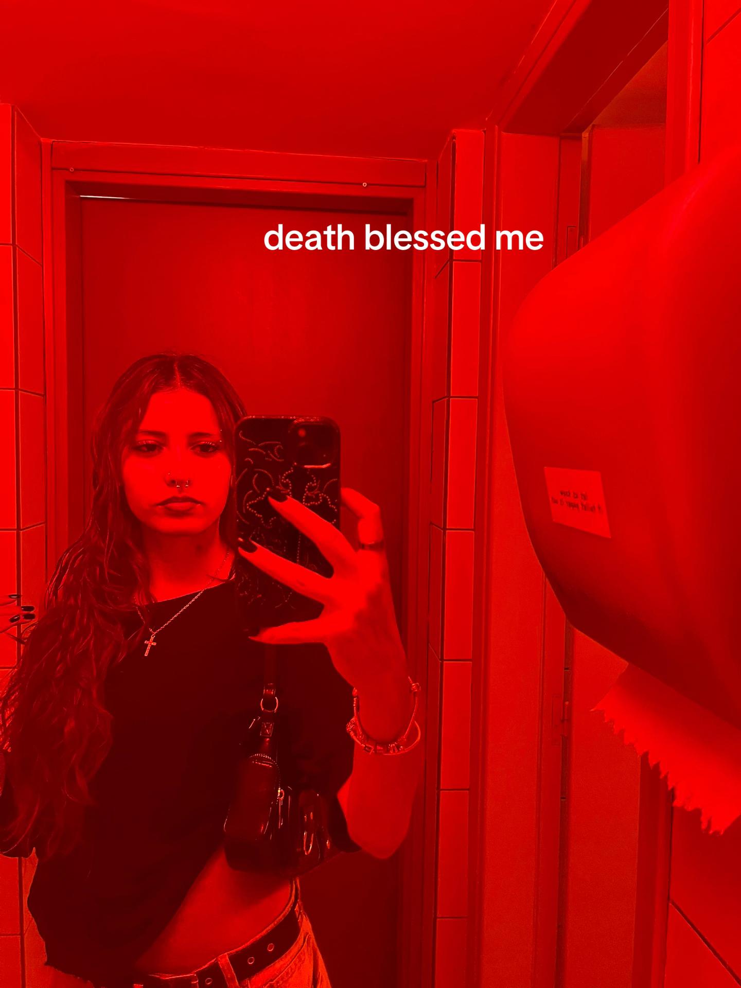 @elenaki