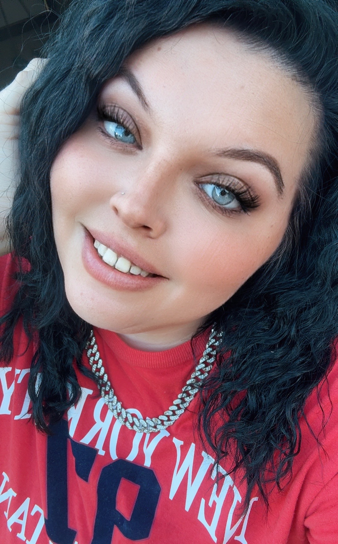 @🐝Blue Eyes & Thick Thighs🐝