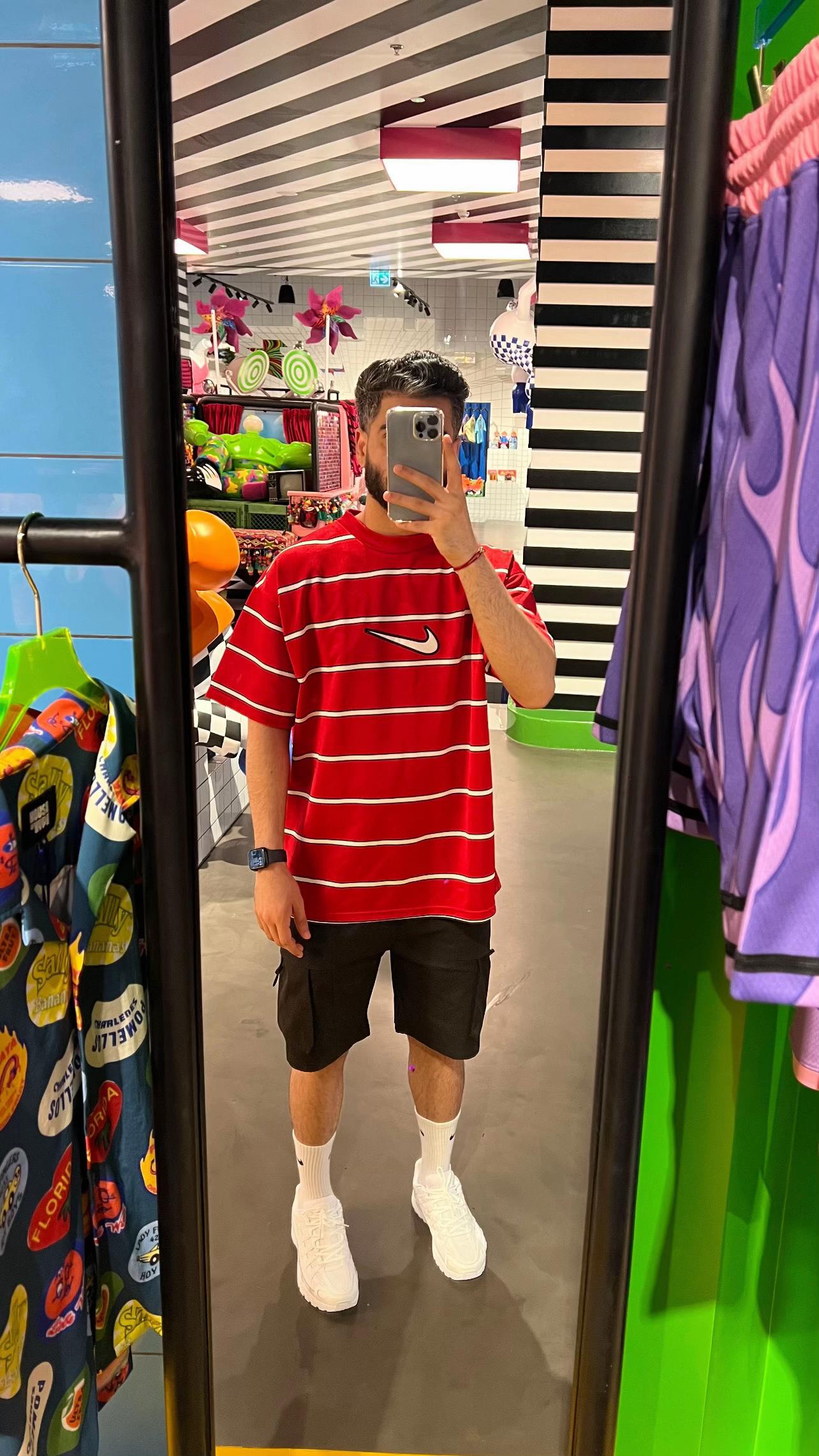 @٣