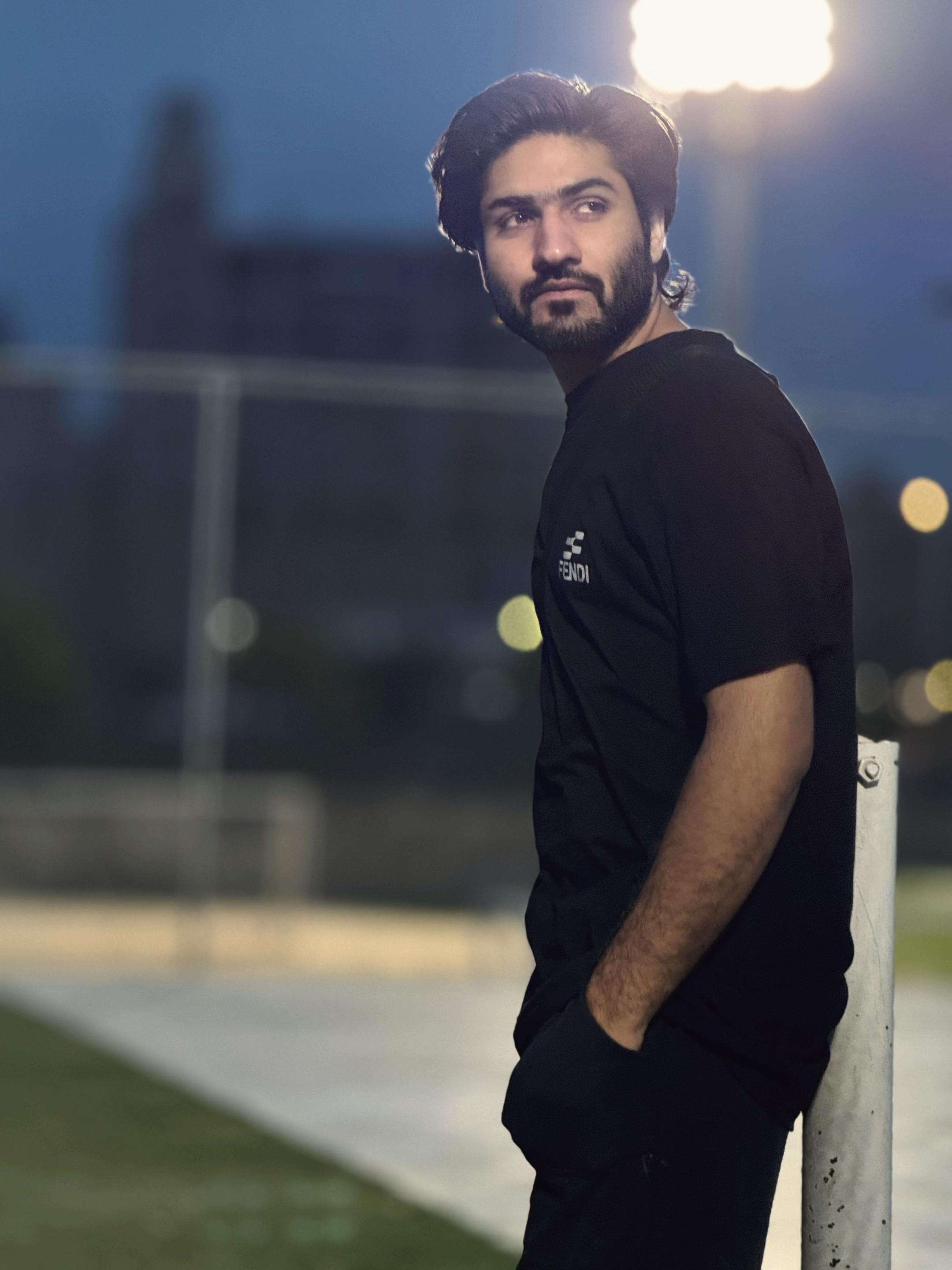 @KHAN🇵🇰