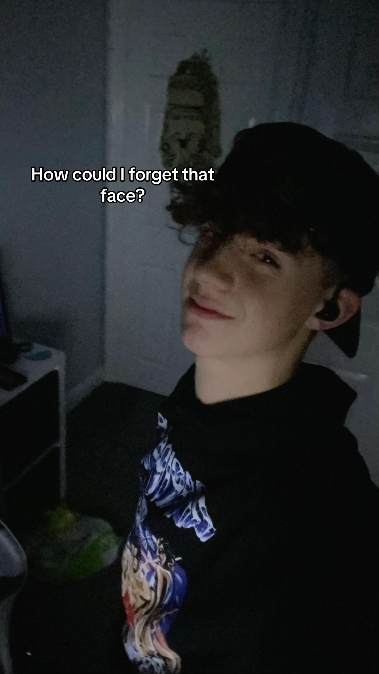 @️H