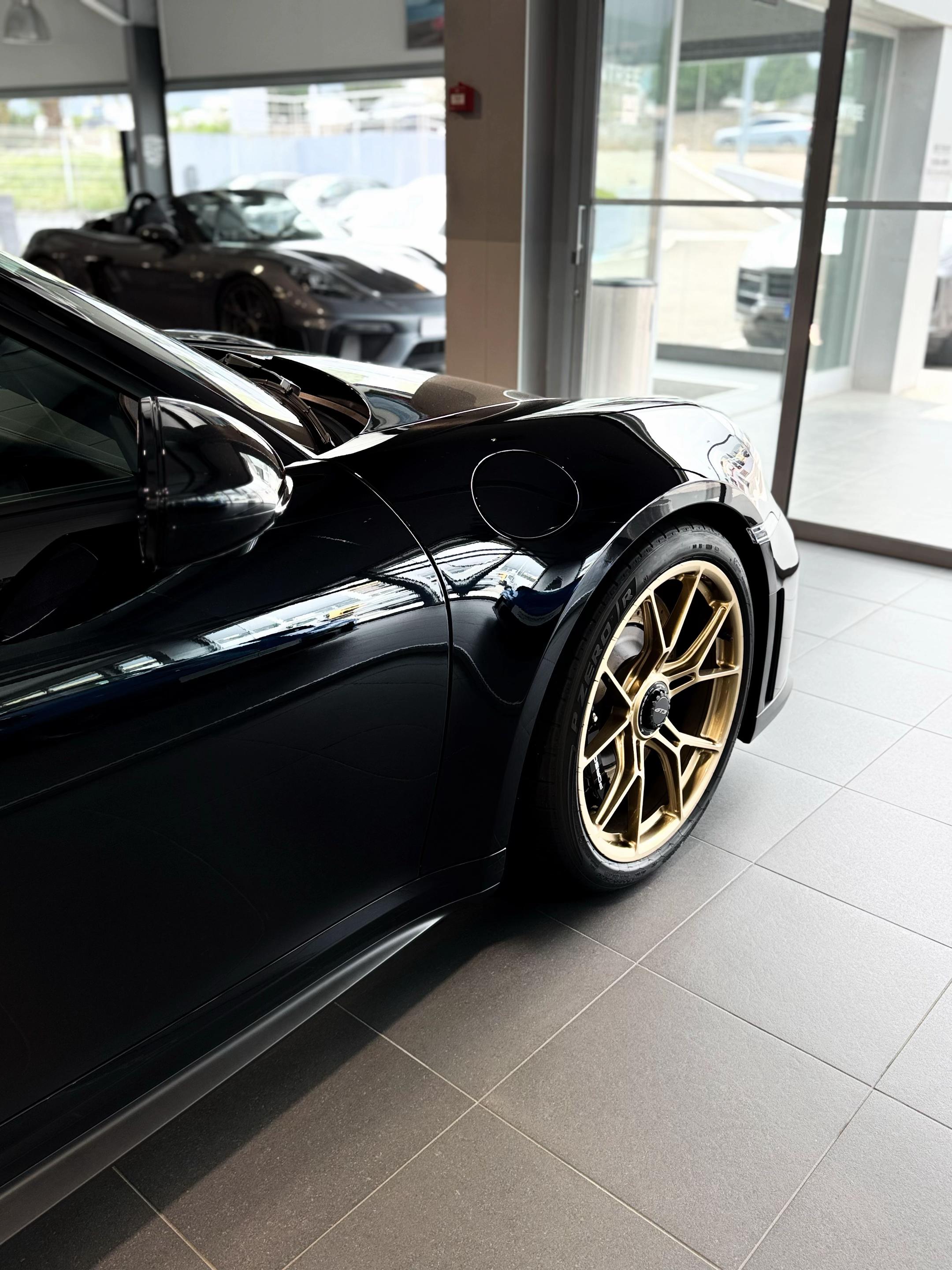 @Centre Porsche Bastia