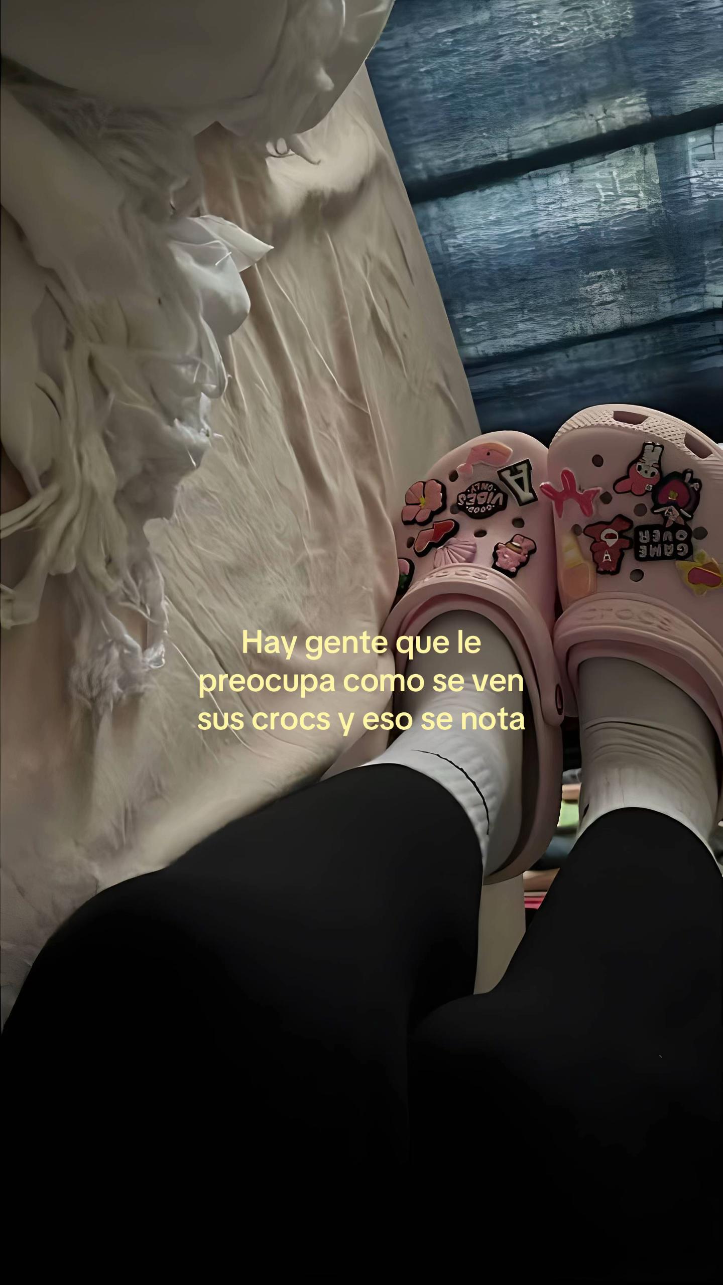 @•