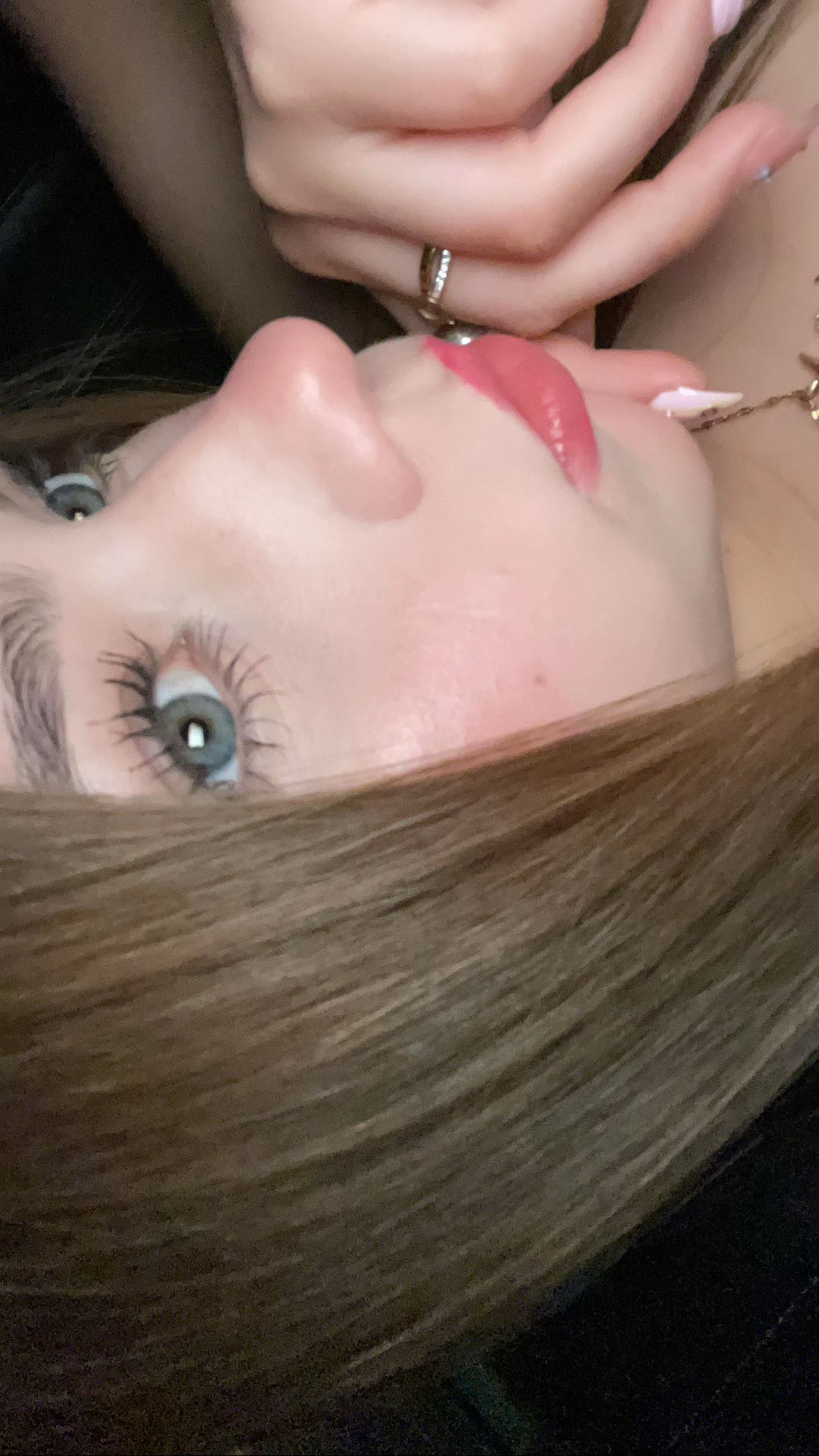 @👱🏻&zwj;♀️