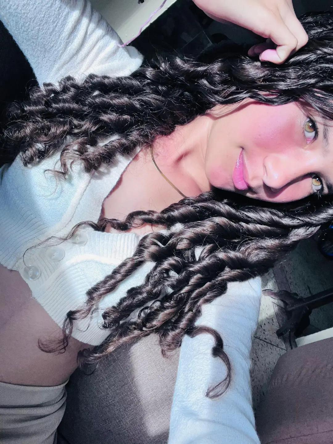 @•