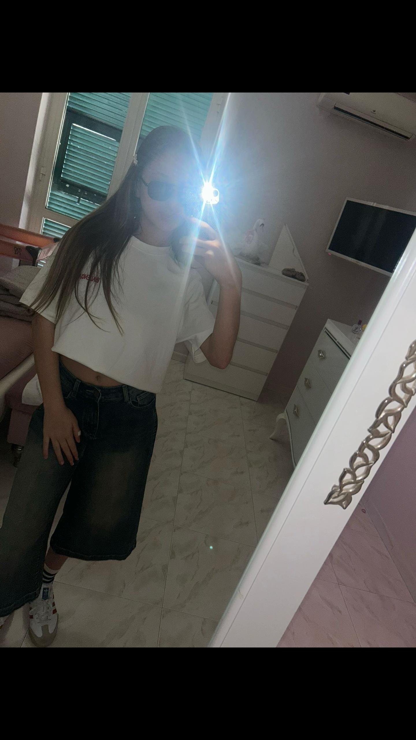 @𝐇