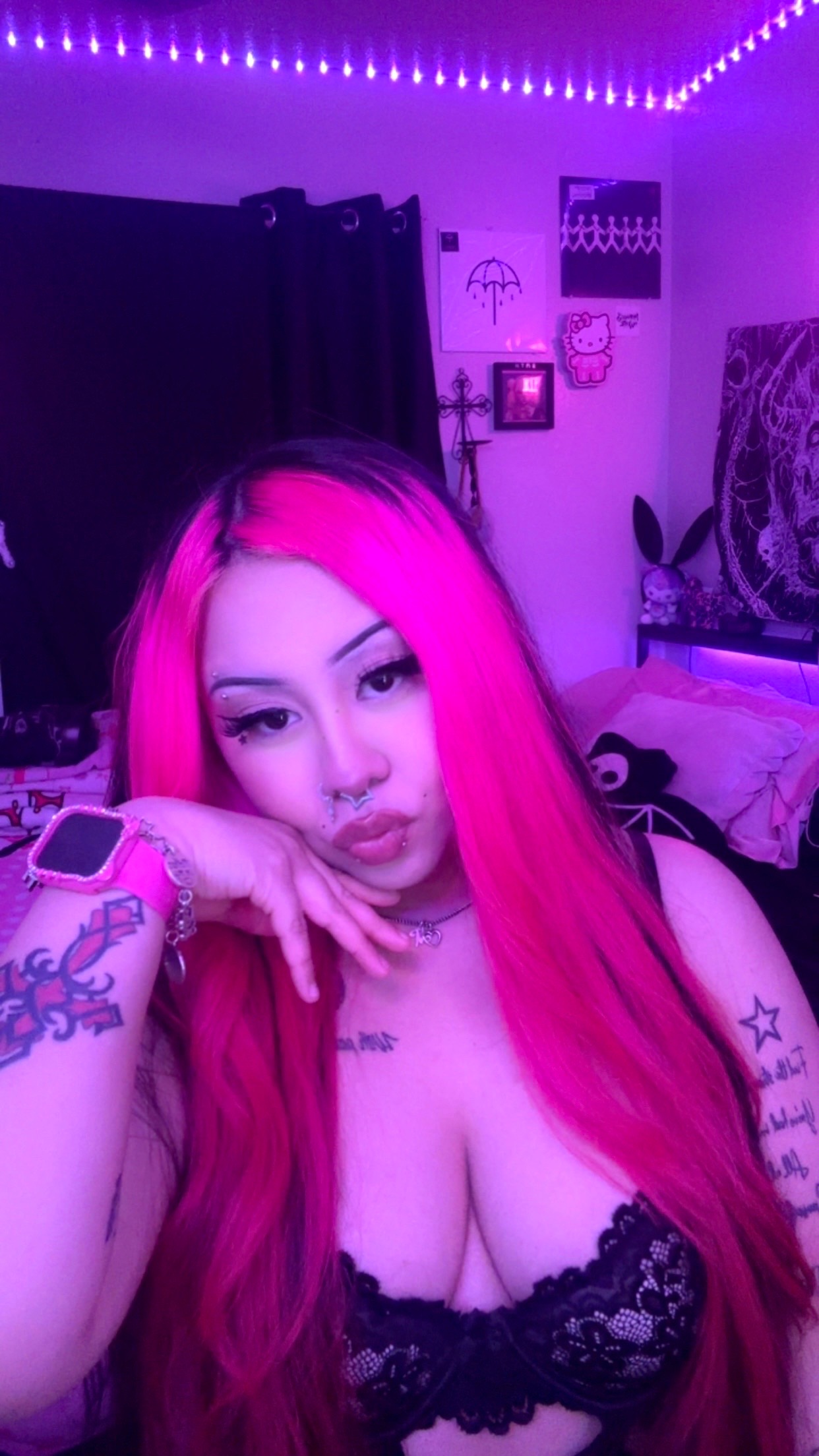 @Mia𖤐