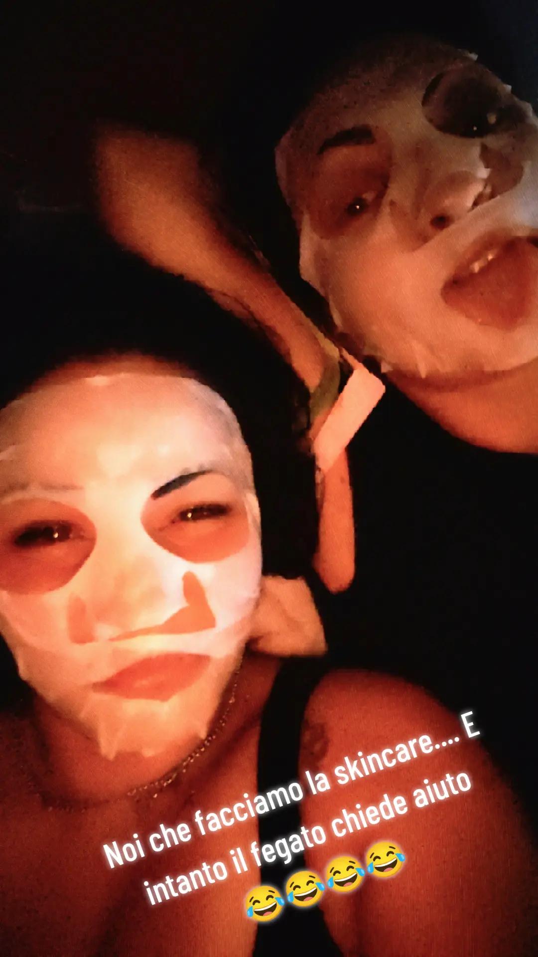 @Laura_🖤