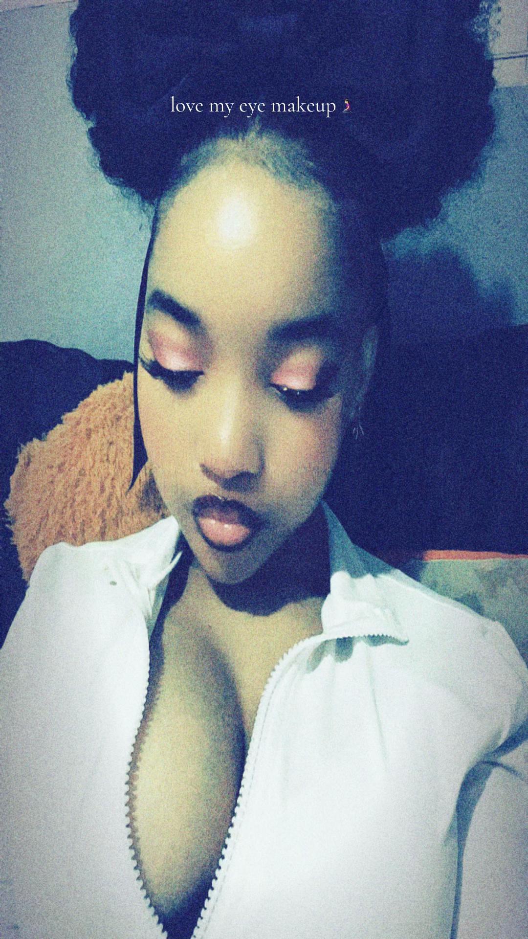 @_adriannaaa.xo