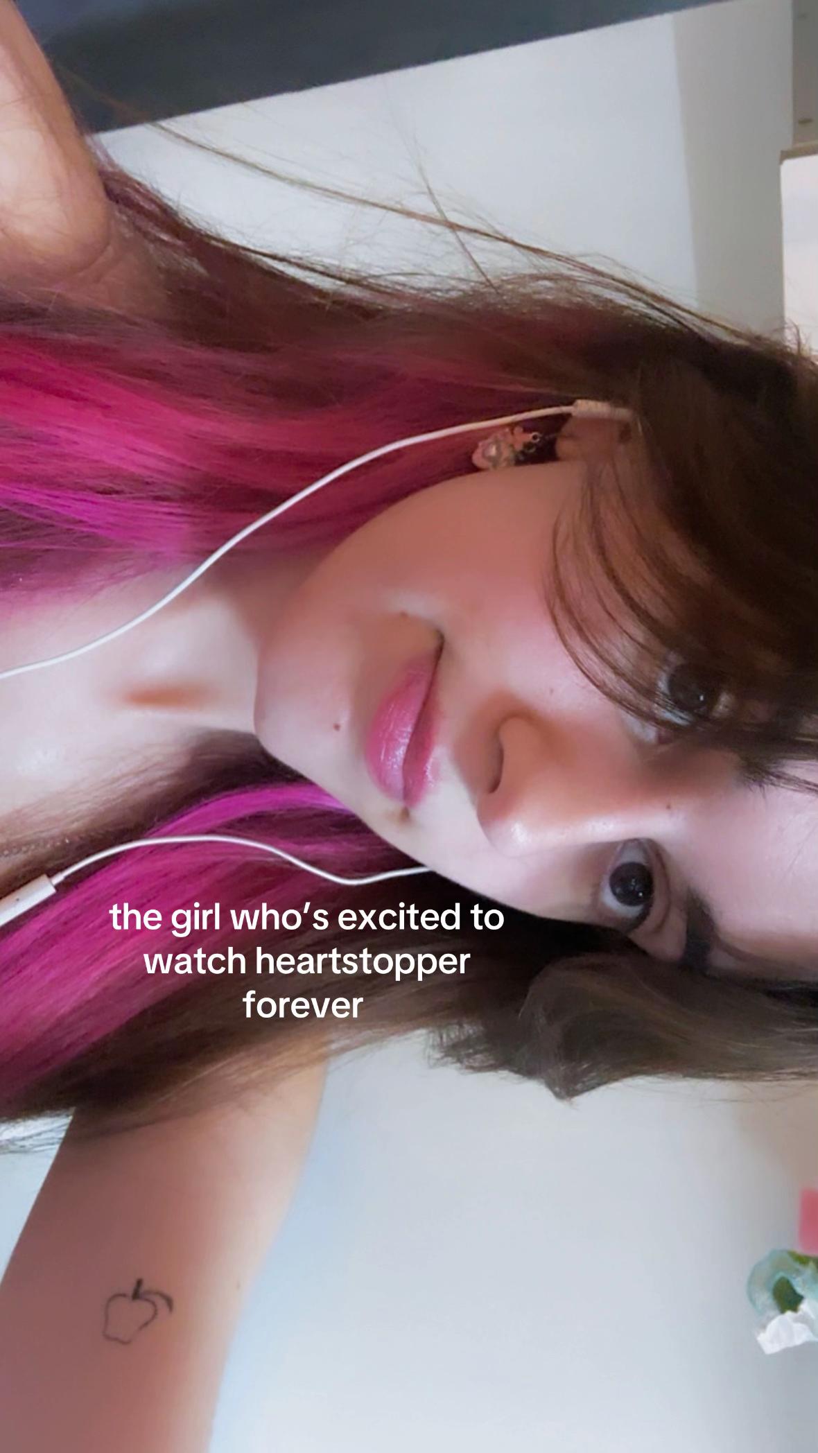 @leyley⁷ ς(>‿<.)