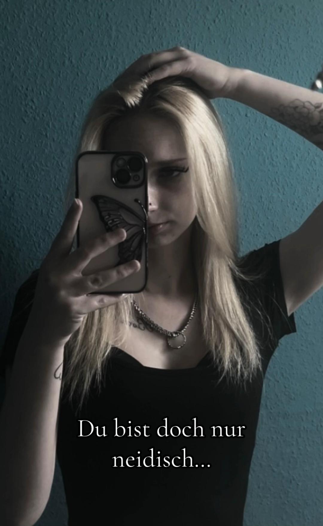 @💜😈𝙻𝚊𝚞𝚛𝚊💜😈