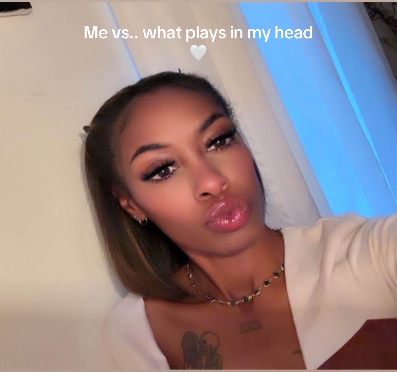 @realhoodoodoll