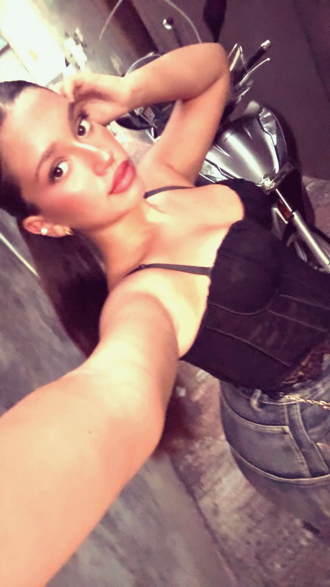 @laurafarina