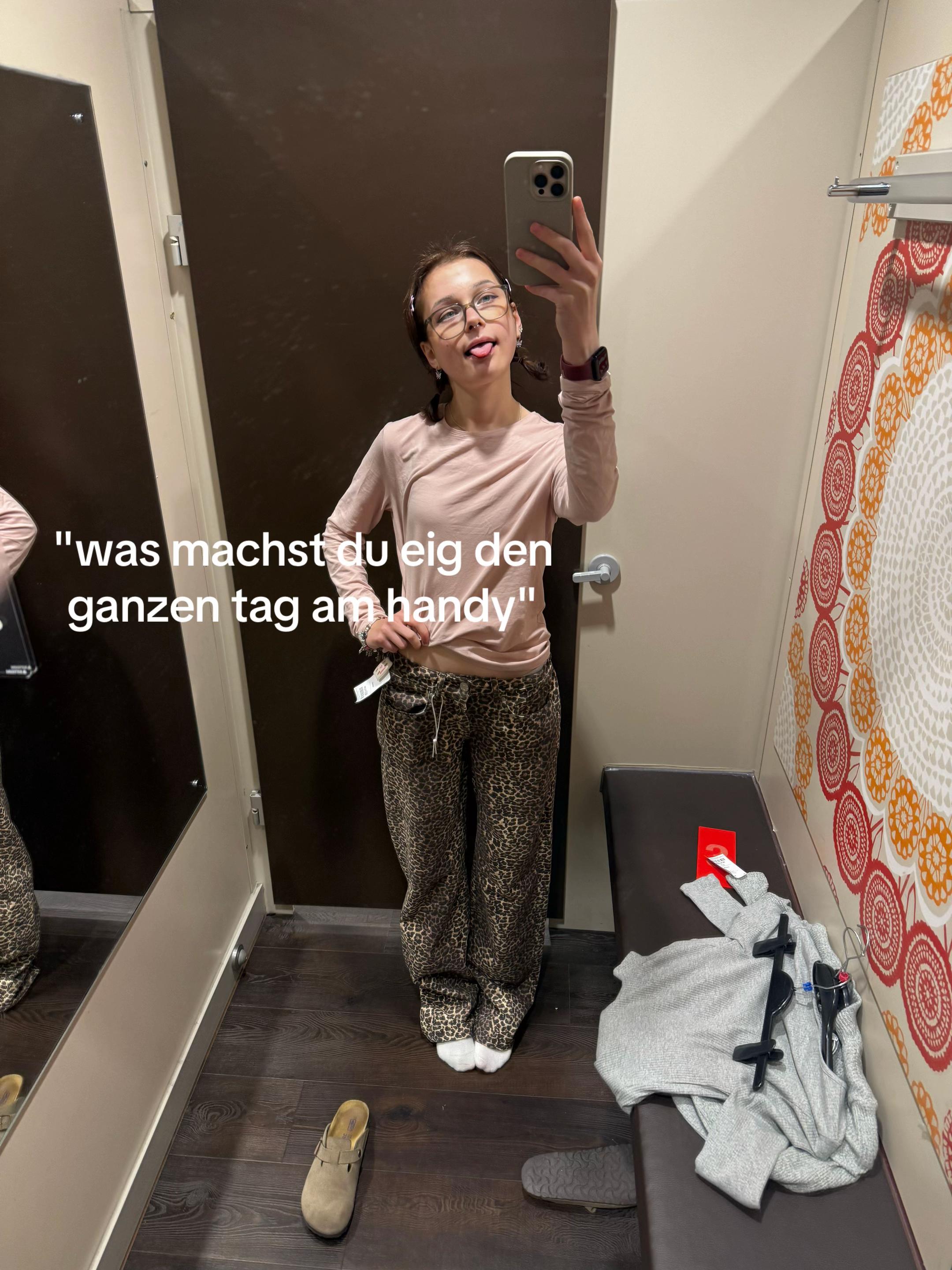 @￴