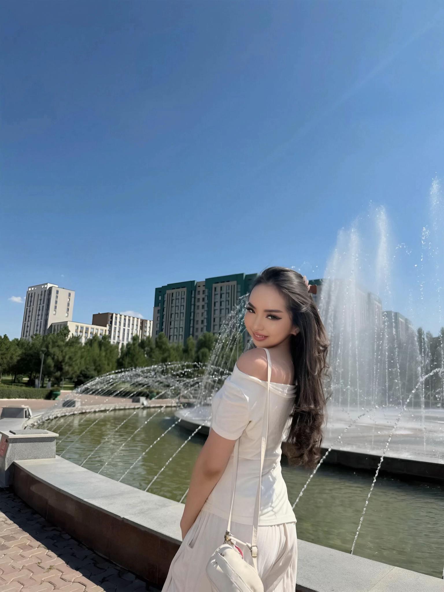@Ая
