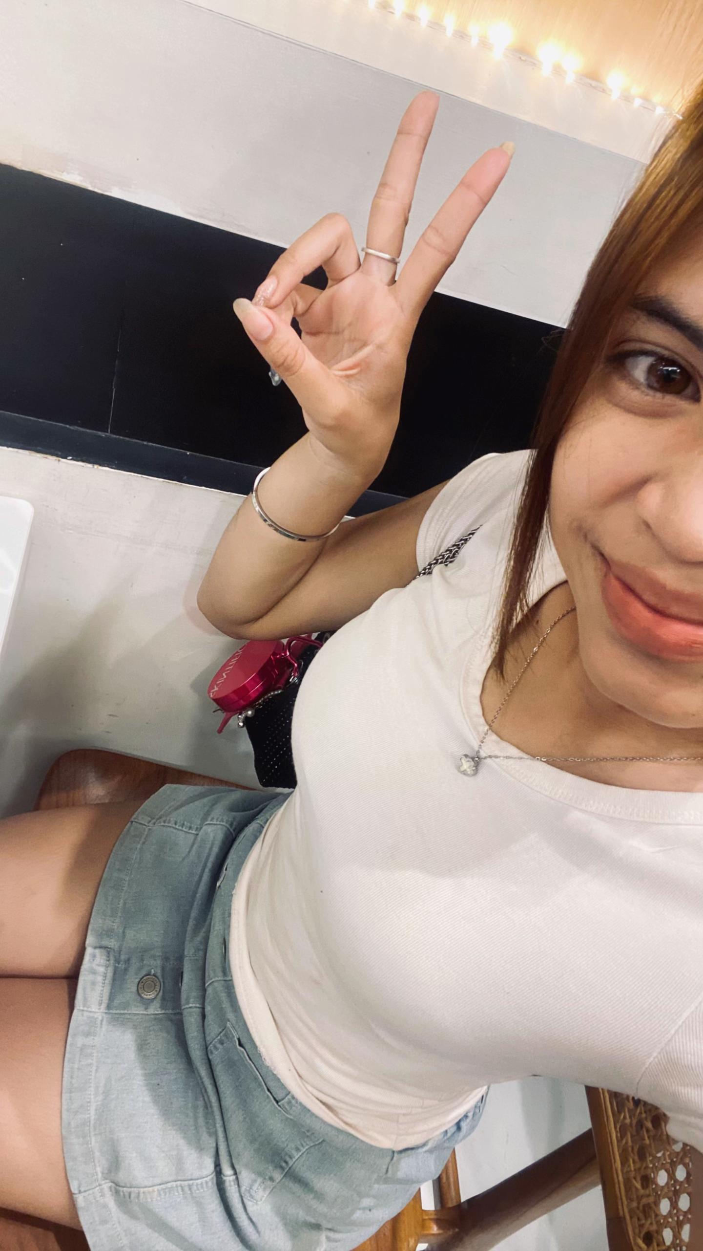@🦦