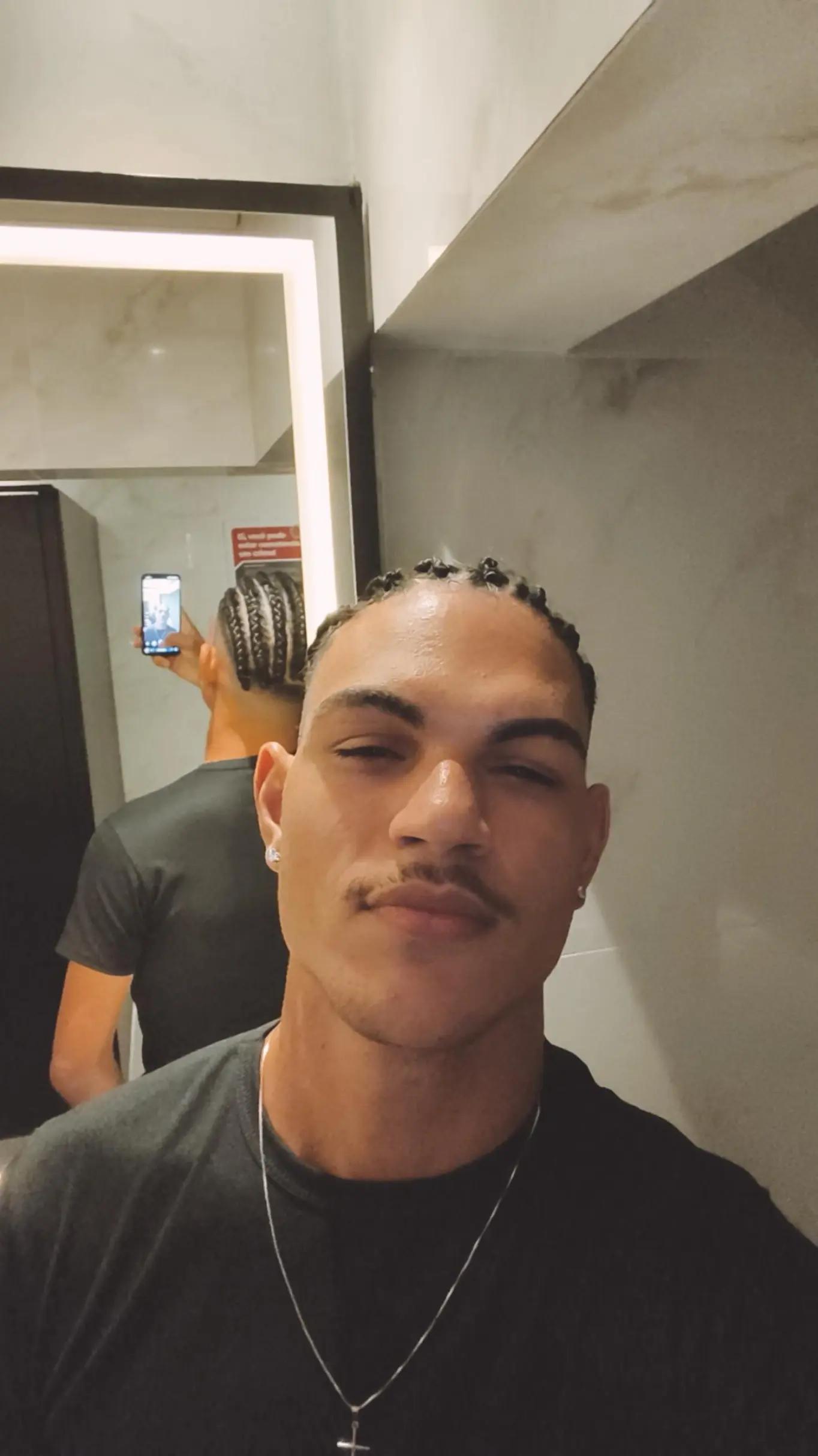 @NIKAEL LIMA🇨🇭🇦🇨