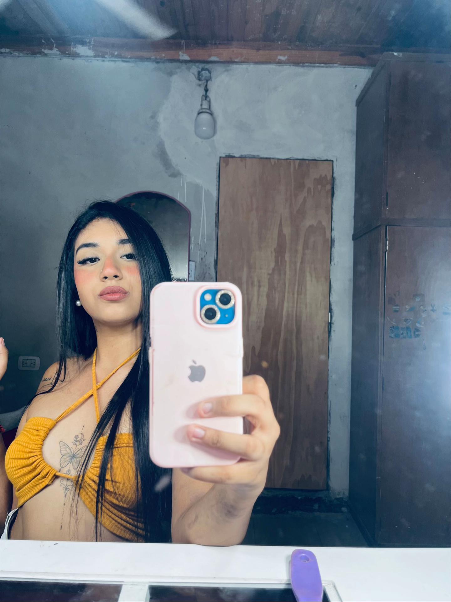 @Morenahiara