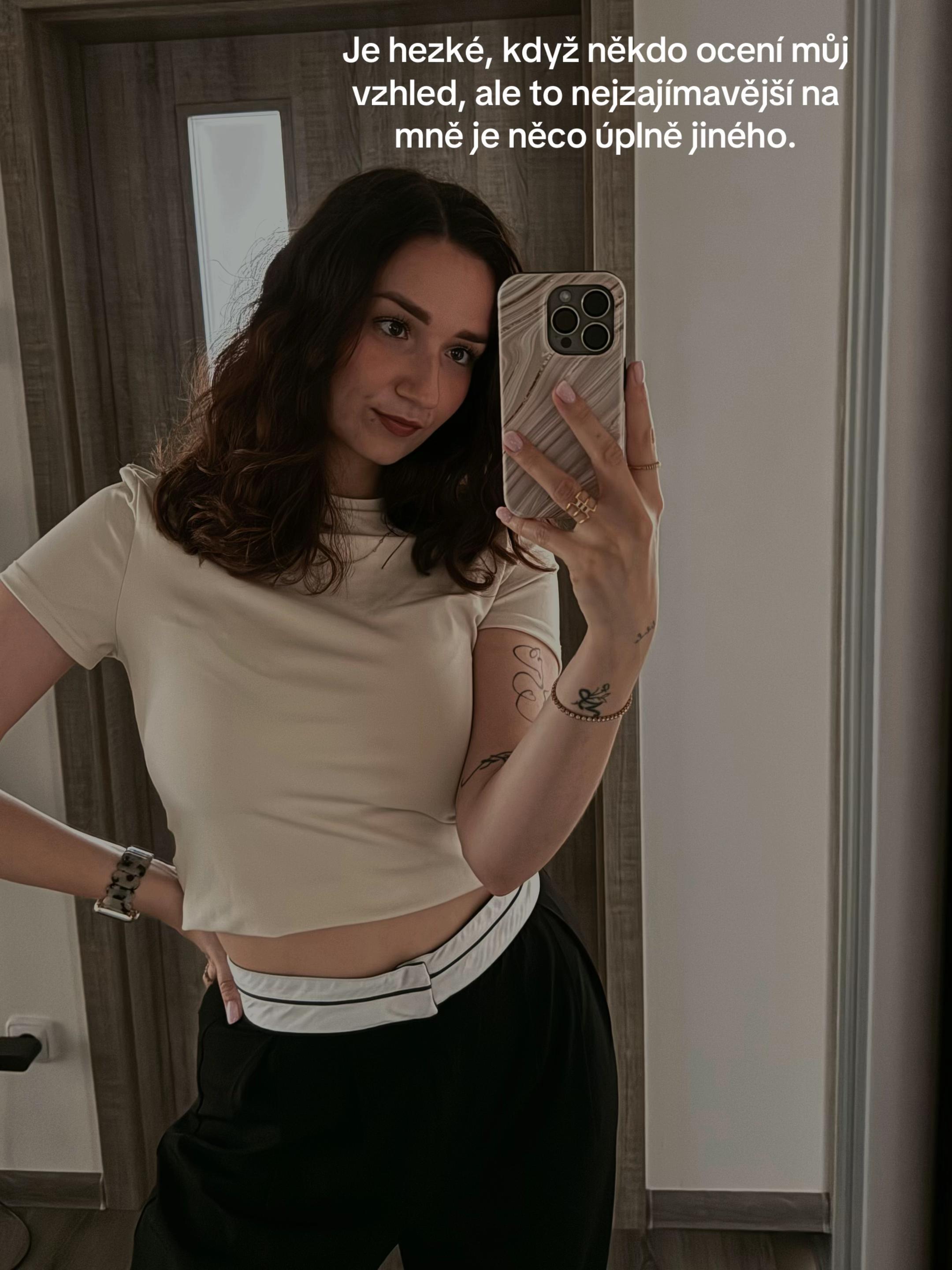 @&Scaron;&aacute;rka | vlasy&realita