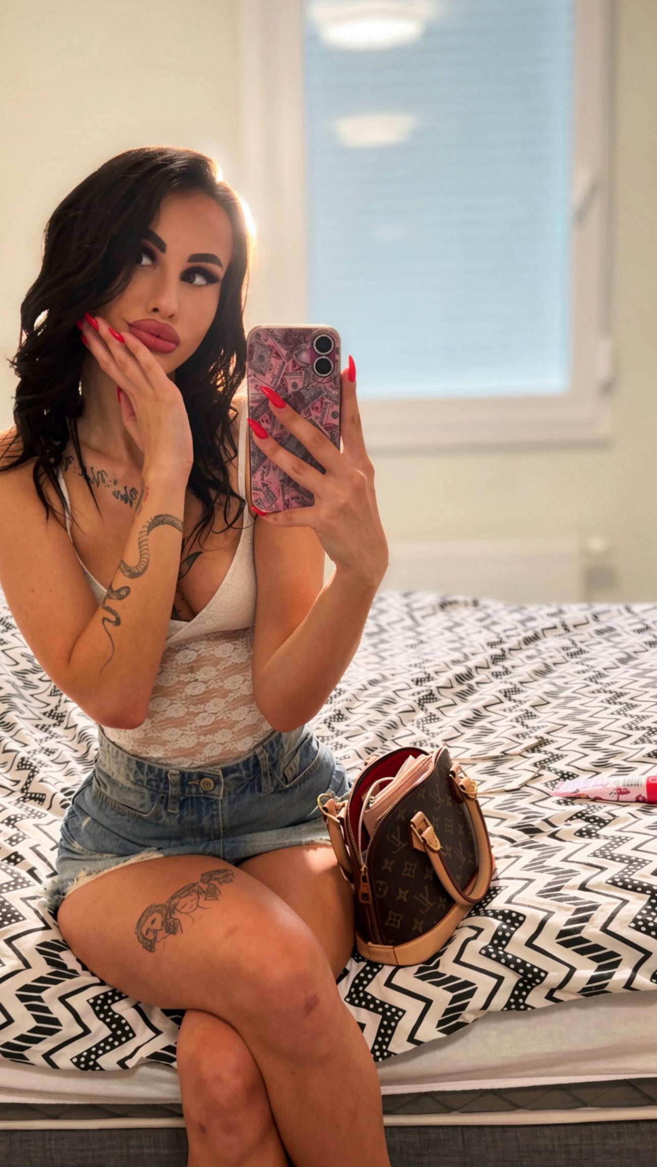 @laariisa27