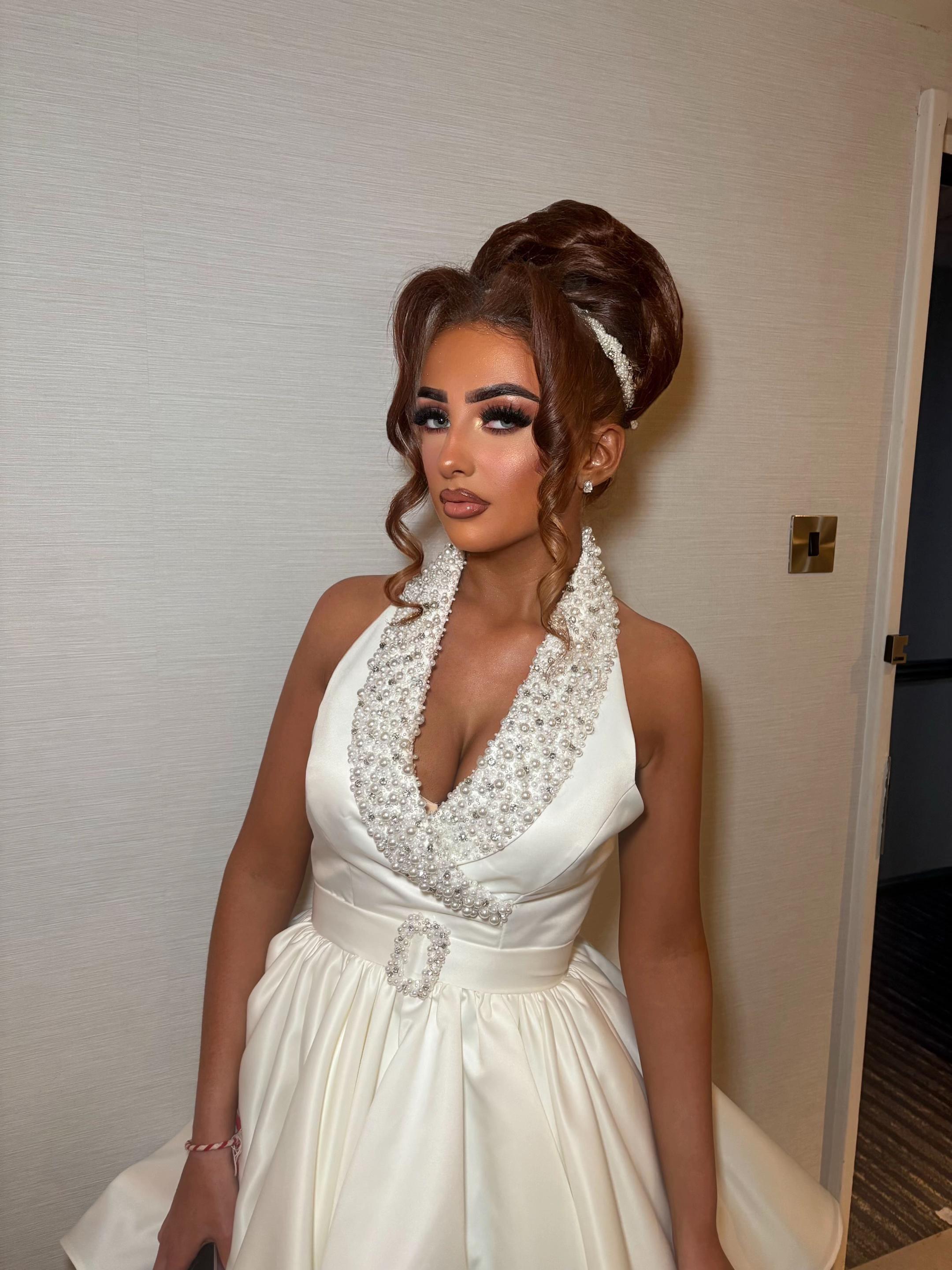 @MAKEUPBYSHOLAA